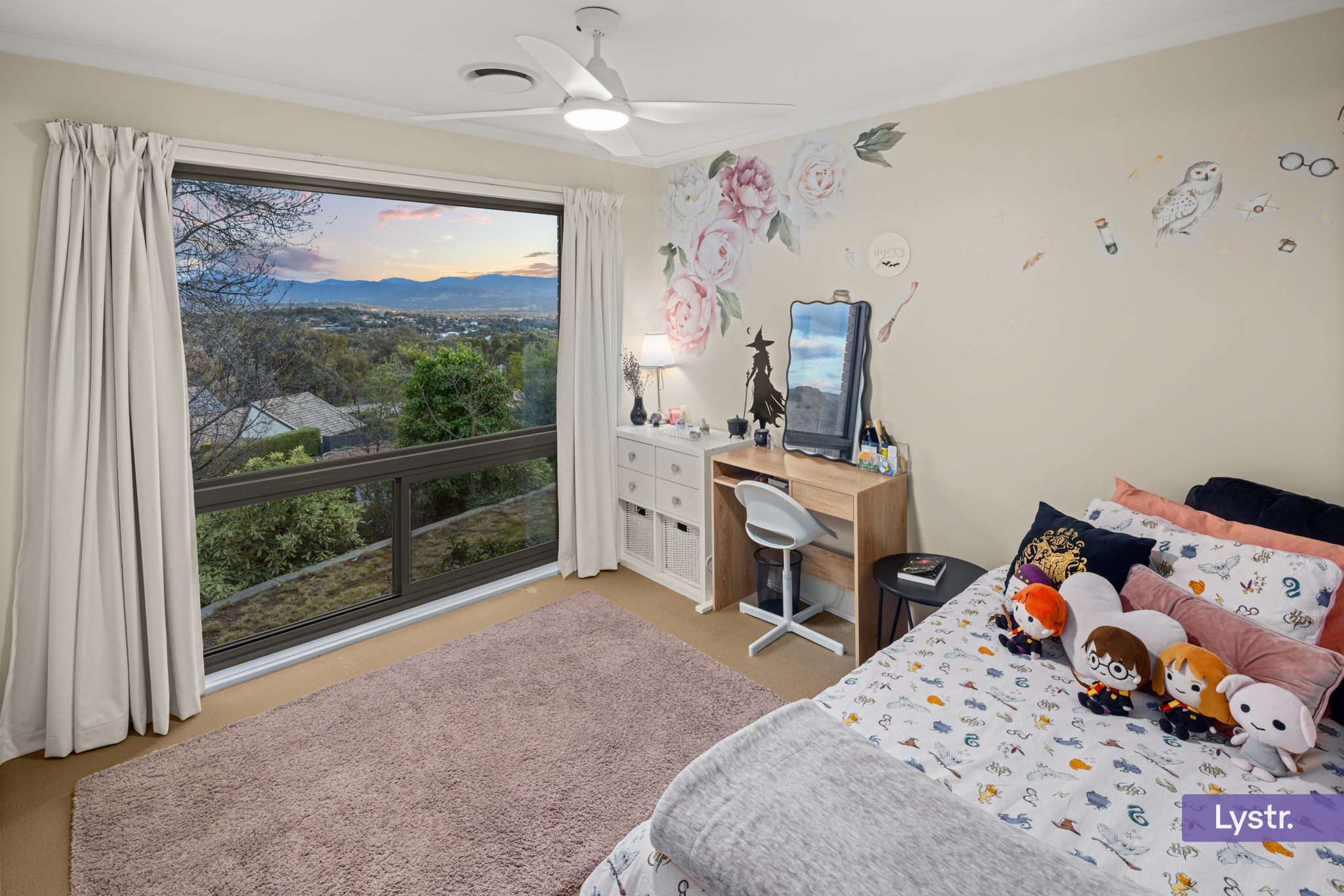 Property photo 9 of 15 for 4 Harker Place, Wanniassa ACT 2903