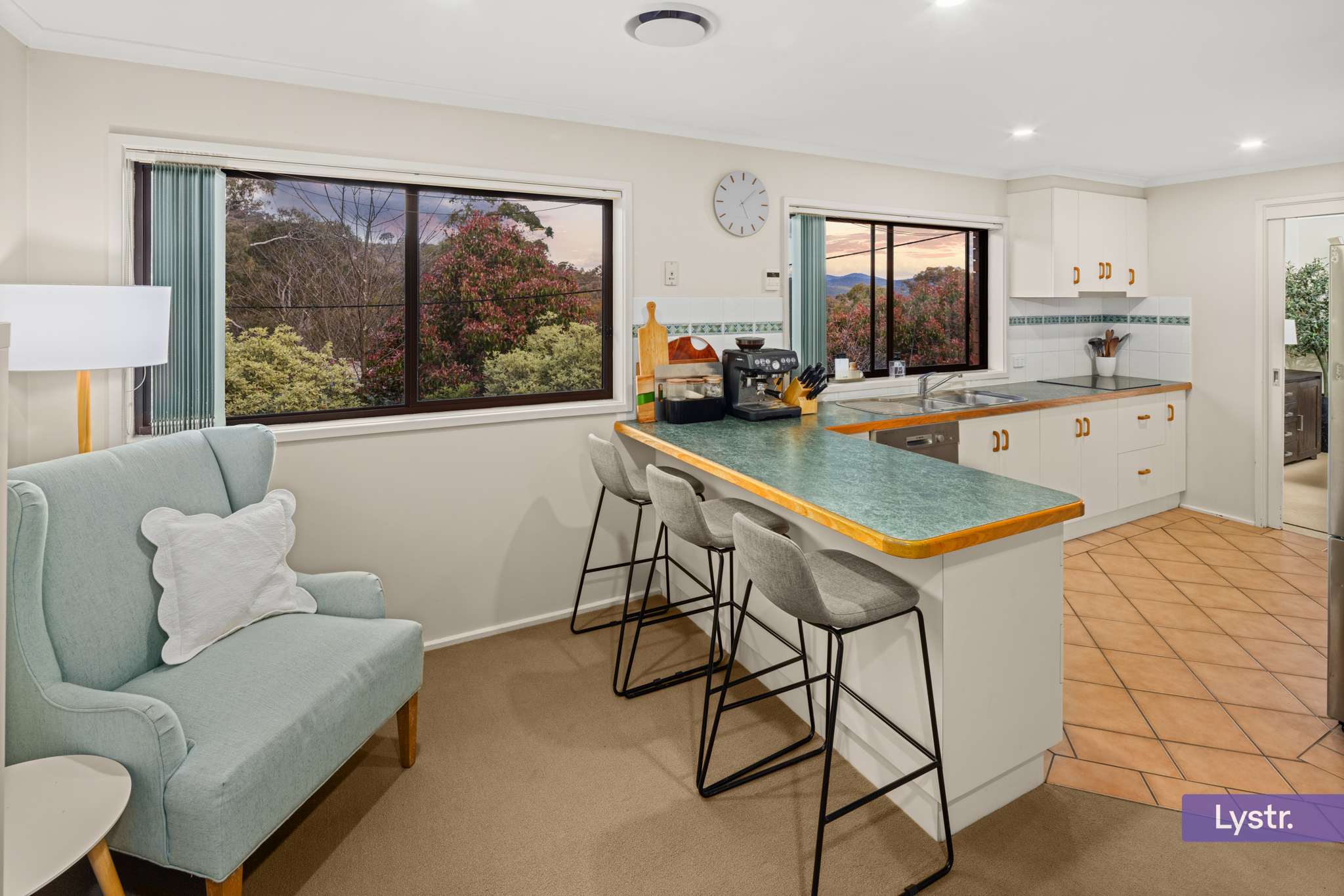 Property photo 5 of 15 for 4 Harker Place, Wanniassa ACT 2903