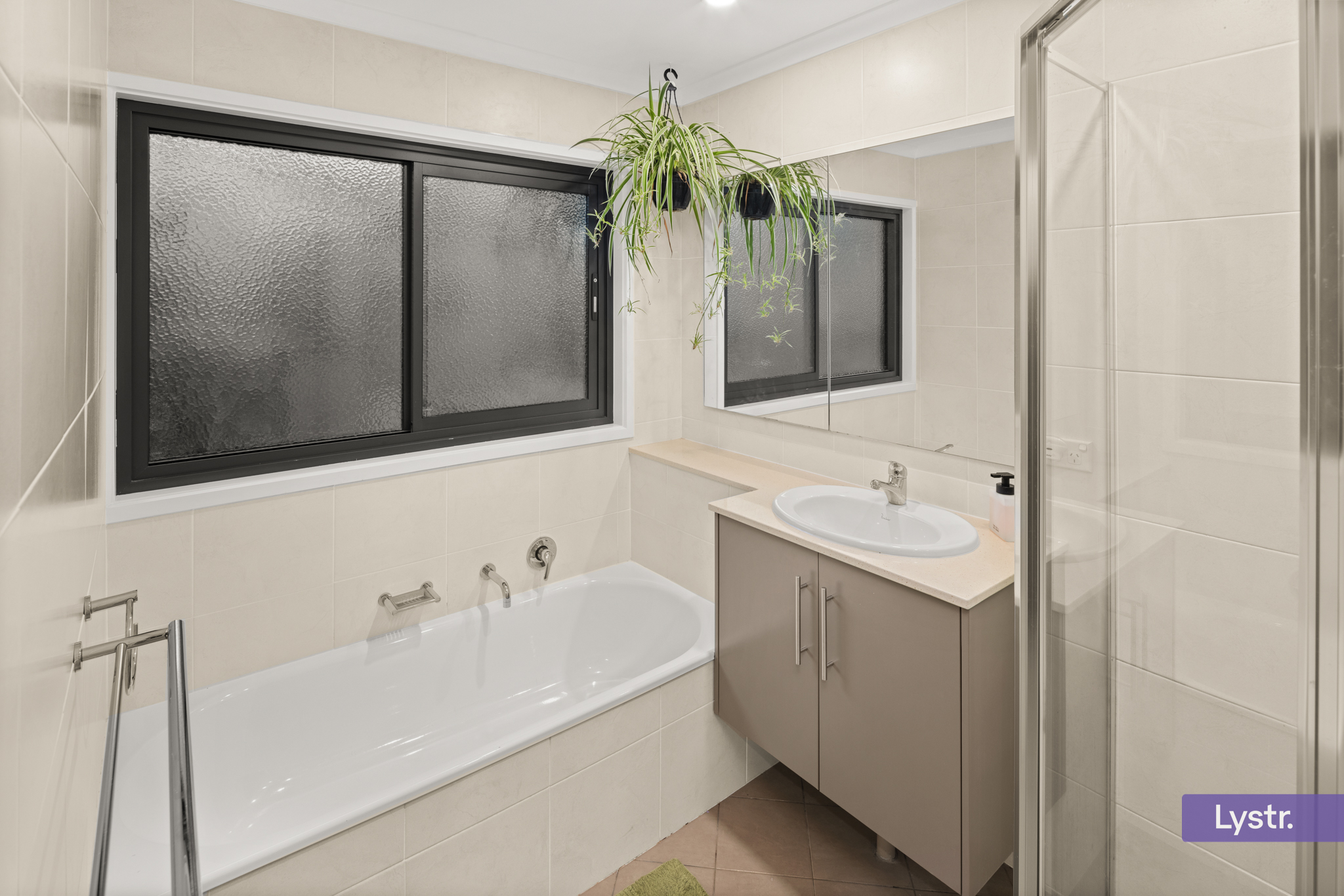 Property photo 10 of 15 for 4 Harker Place, Wanniassa ACT 2903