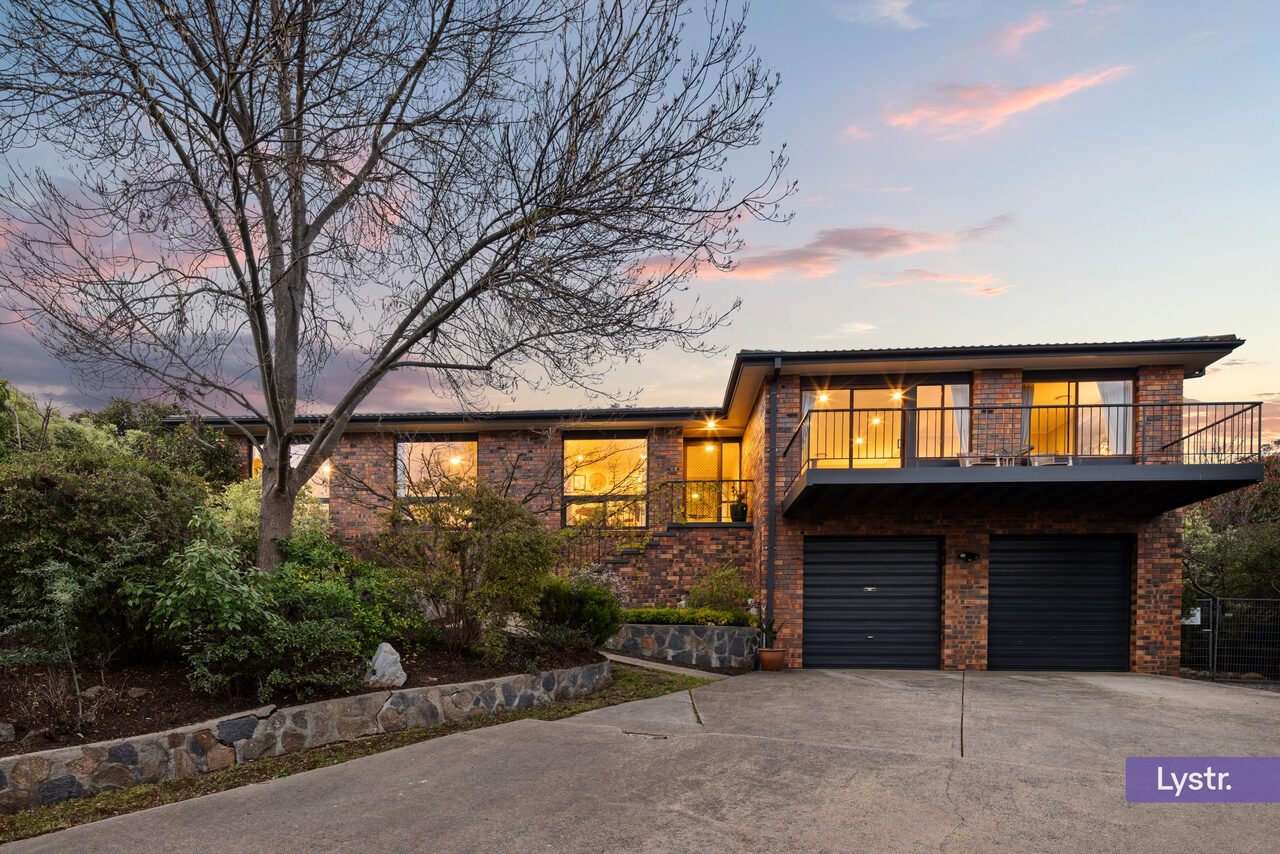 Property photo 1 of 15 for 4 Harker Place, Wanniassa ACT 2903