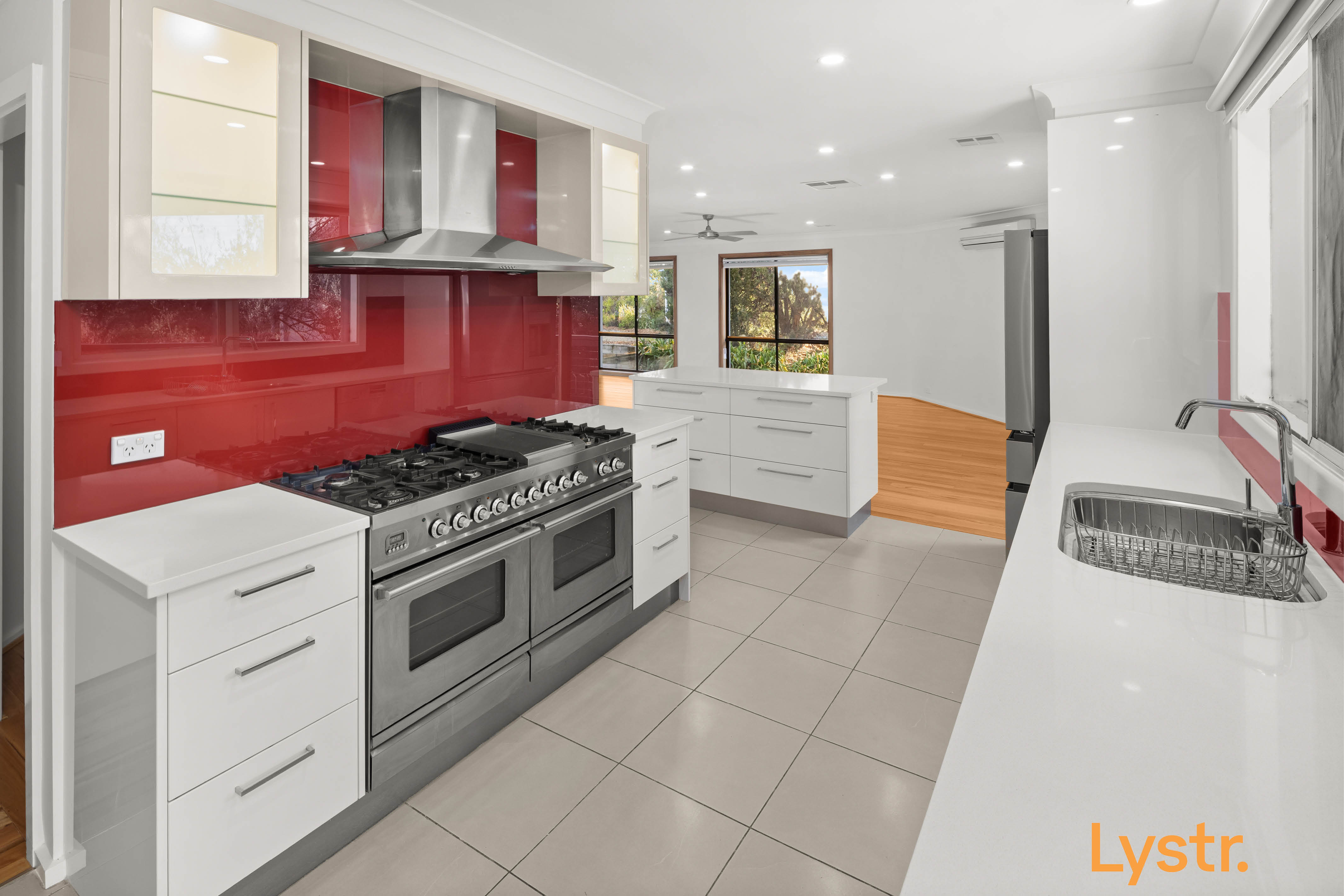 Property photo 1 of 14 for 9 Gledden Street, Chifley ACT 2606