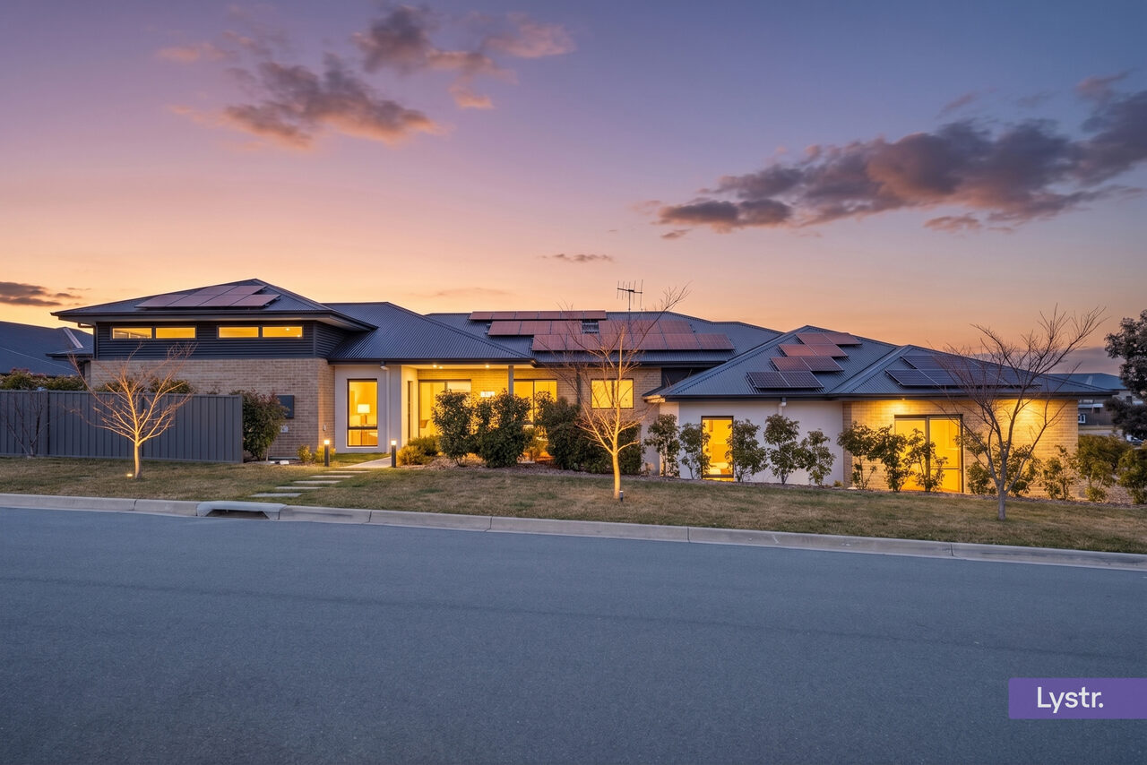Property photo 1 of 22 for 30 Erskine Loop, Googong NSW 2620