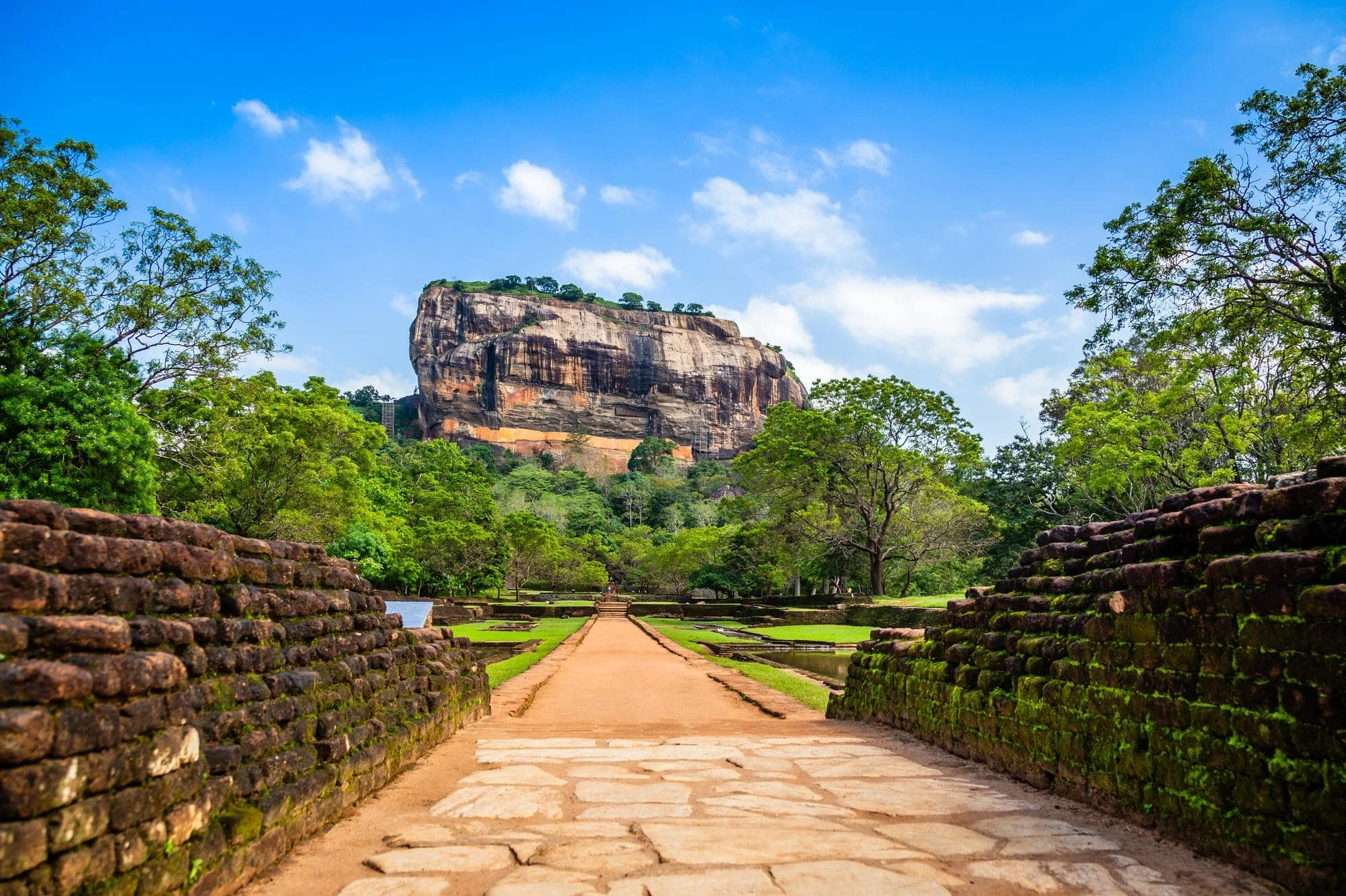 sigiriya-lion-rock-ancient-rock-fo Image
