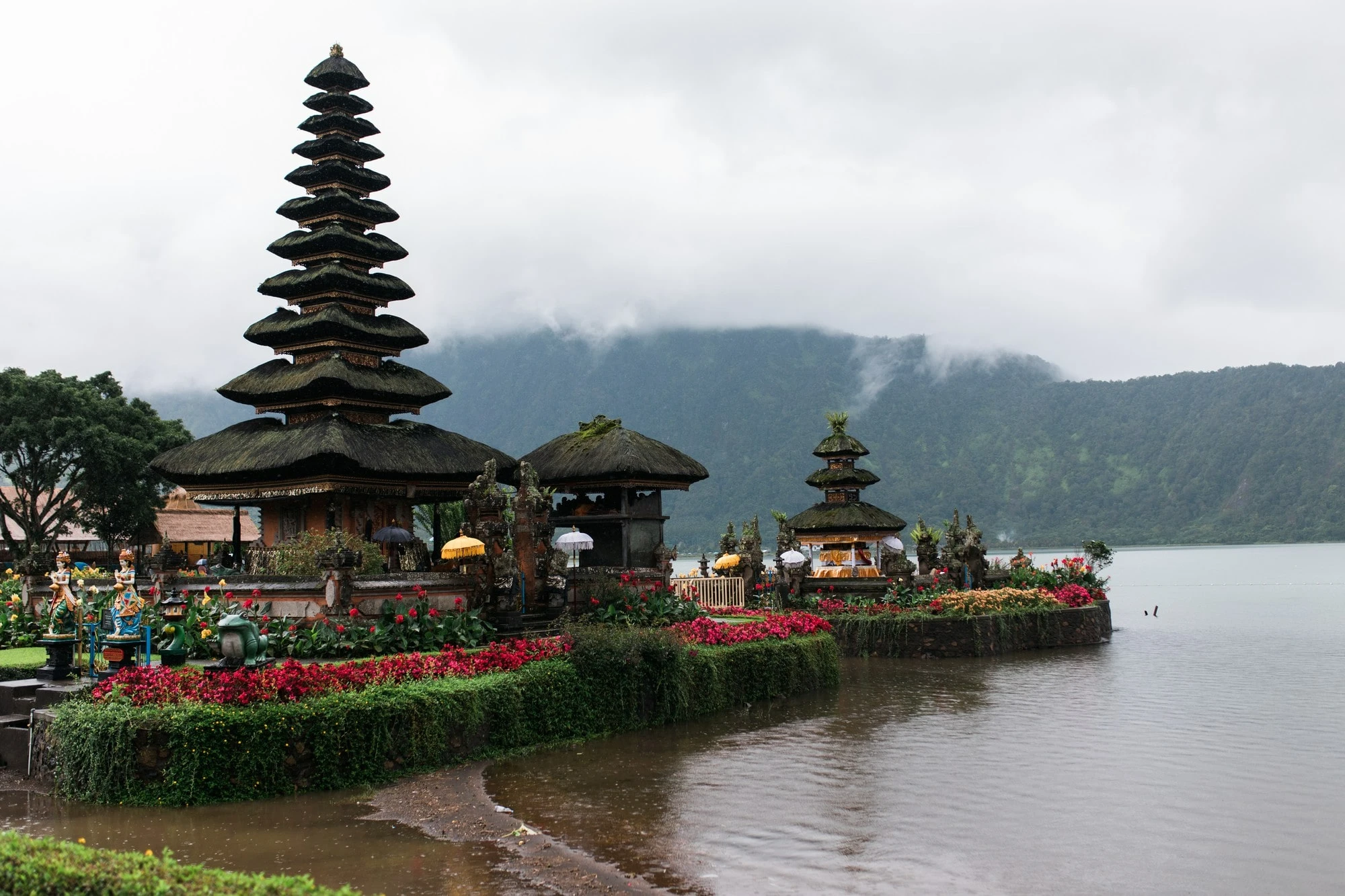 pura-ulun-danu-bratan-temple-bali-indonesia-min Image