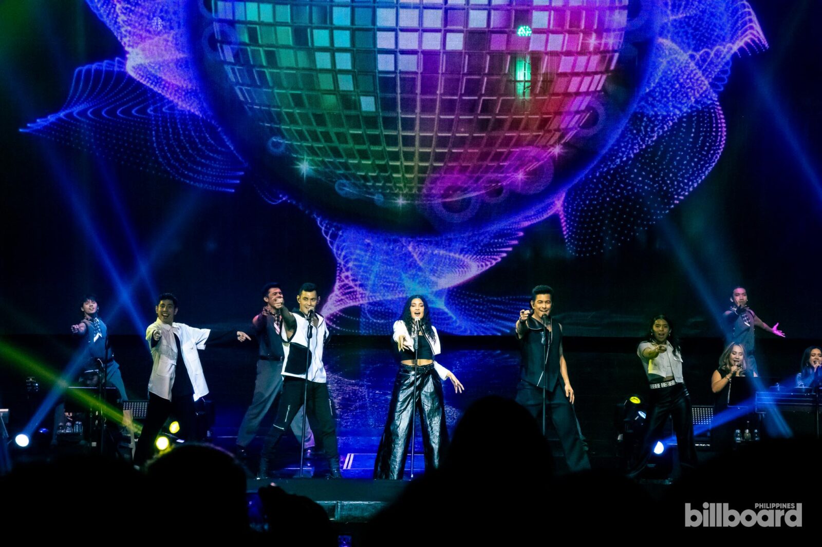 Gary Valenciano joined by family members on stage to perform at his 40th Anniversary Concert 'Pure Energy'