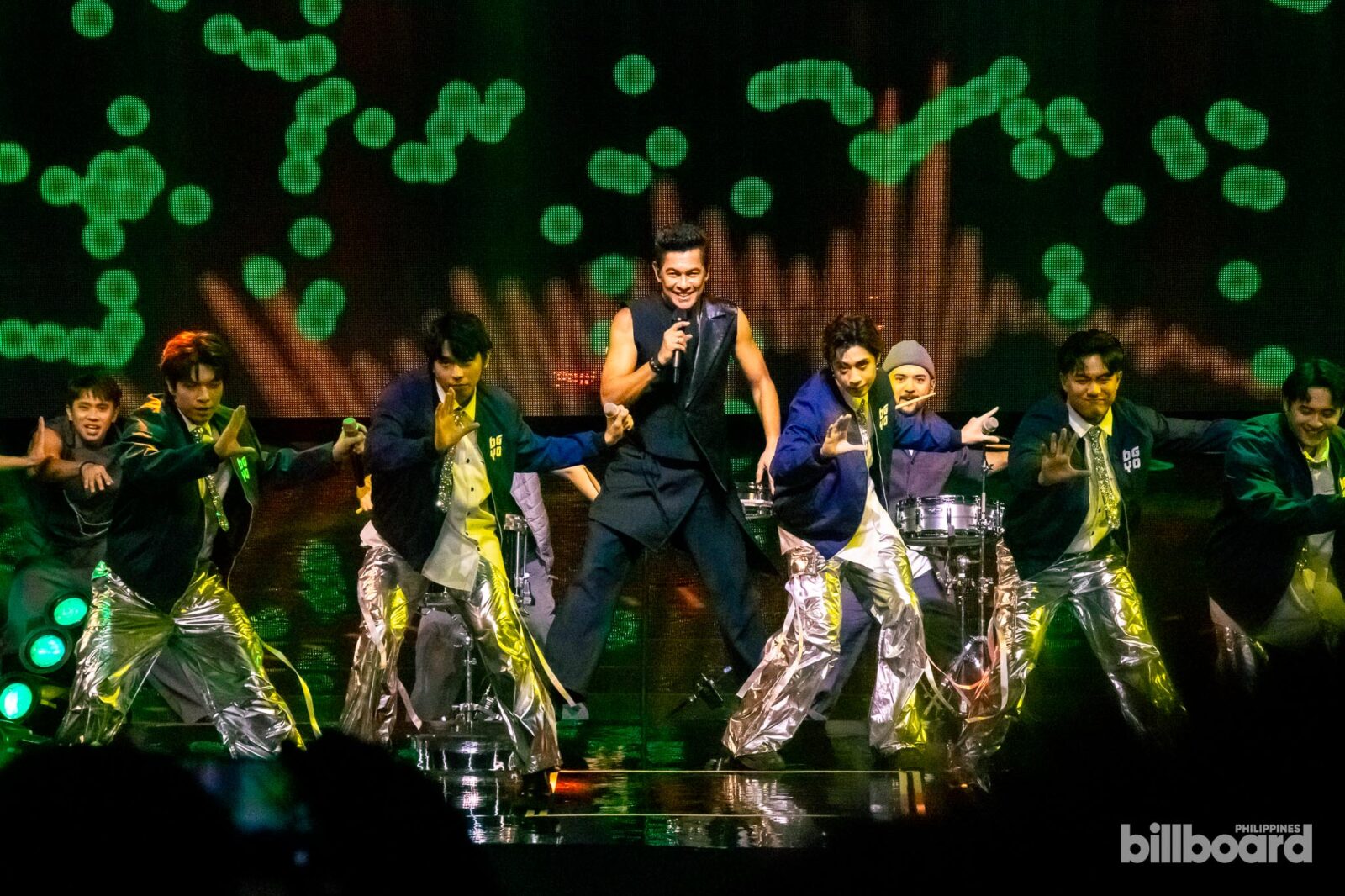 Gary Valenciano with special guest P-Pop Boy Group, BGYO performing at his 40th Anniversary Concert 'Pure Energy'