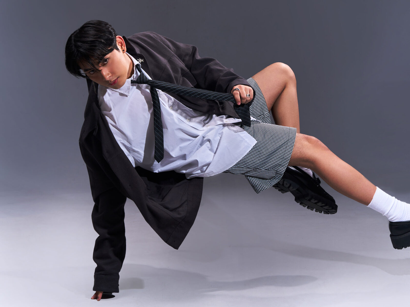 Maki_Photographed-by-Lyndon-Asuncion_Creative-Direction-by-Kenneth-Dimaano_Billboard_Philippines_13