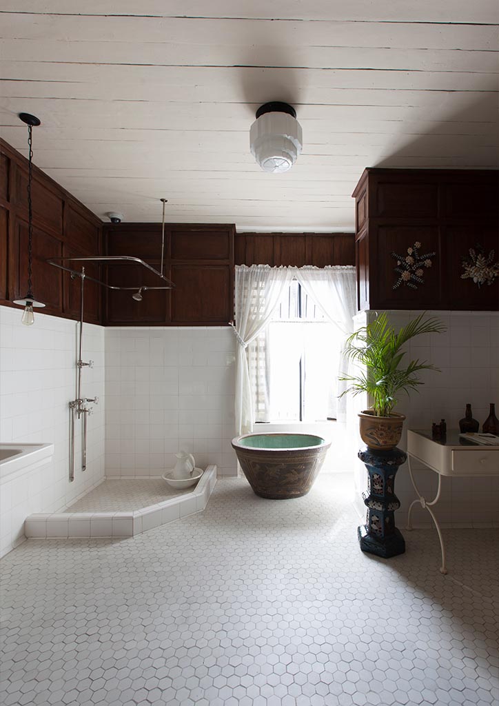 Casa Gorordo- bathroom