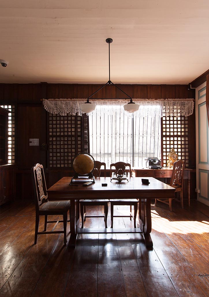 Casa Gorordo - library