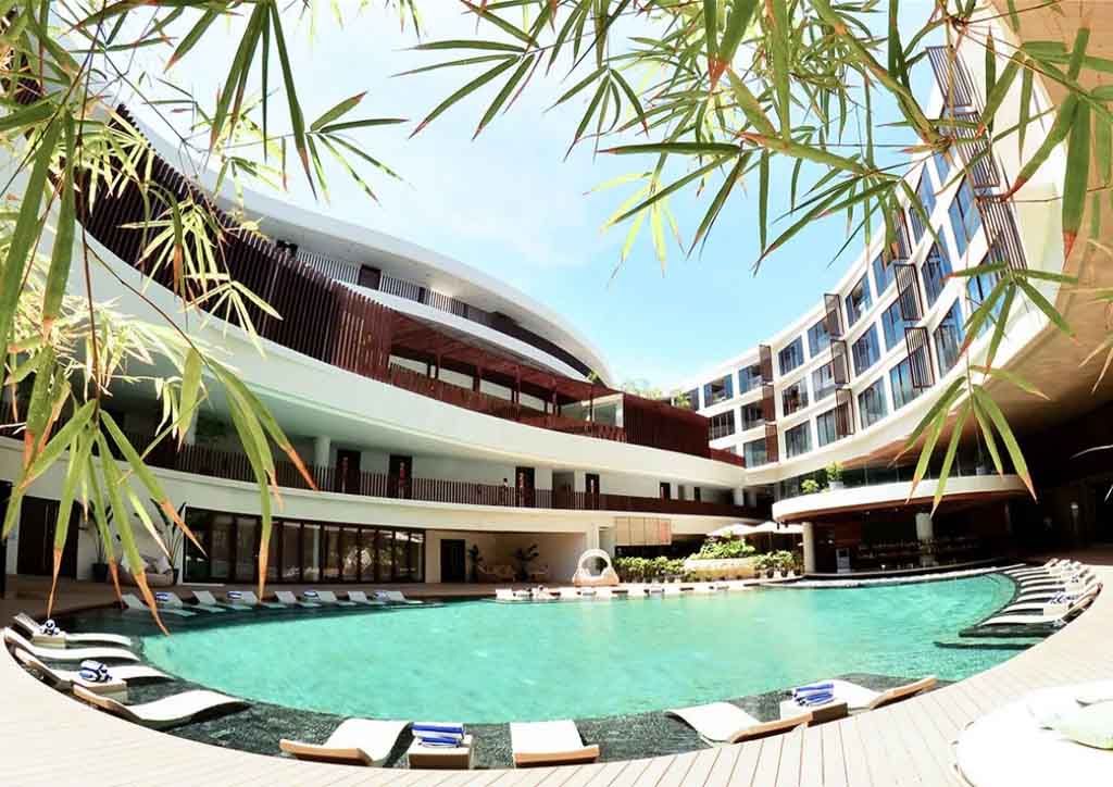 Luana Lifestyle and Leisure Hotel -Live session reactors-Dexter Lee