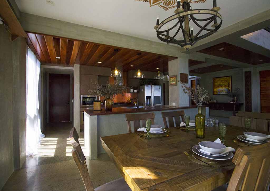 Western Interior Design: How to Achieve a Chic Modern Farmhouse Style.