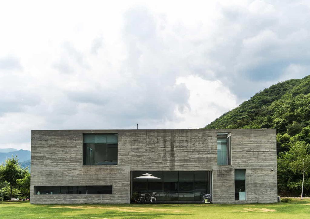 Lake 192 house façade 