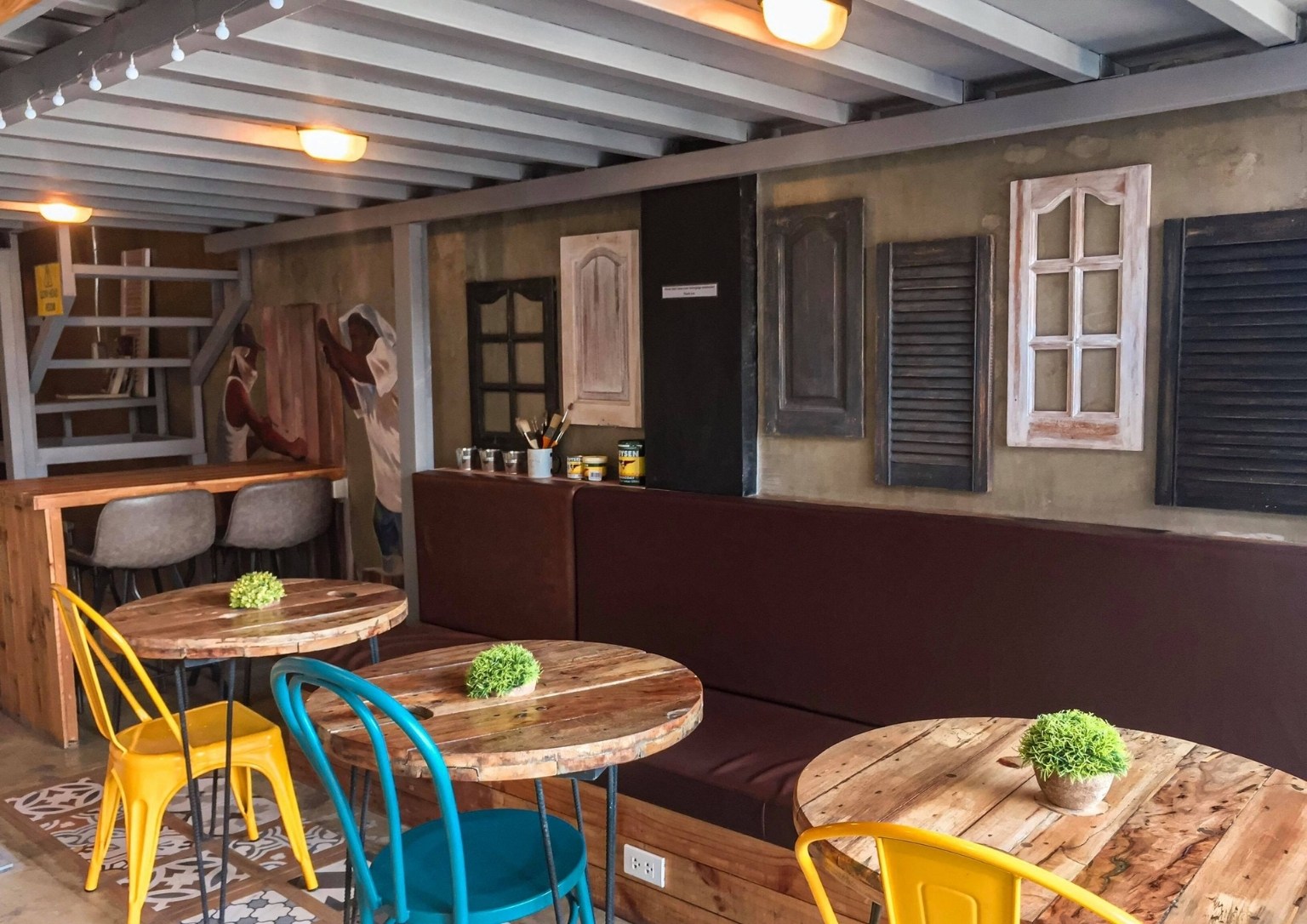 Western Interior Design: How to Achieve a Chic Modern Farmhouse Style.