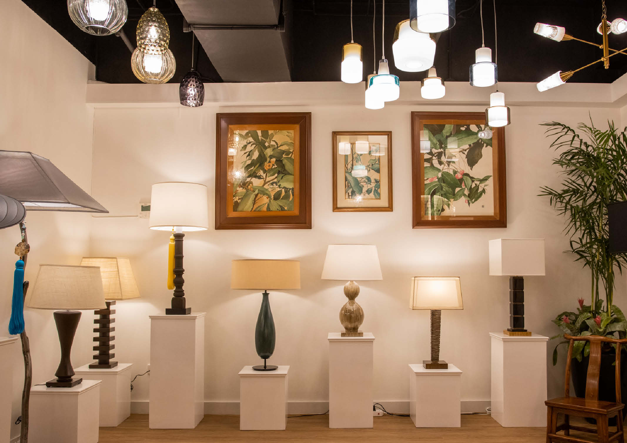 The Big Light Debate: Choosing Between Overhead Lighting and Lamps.