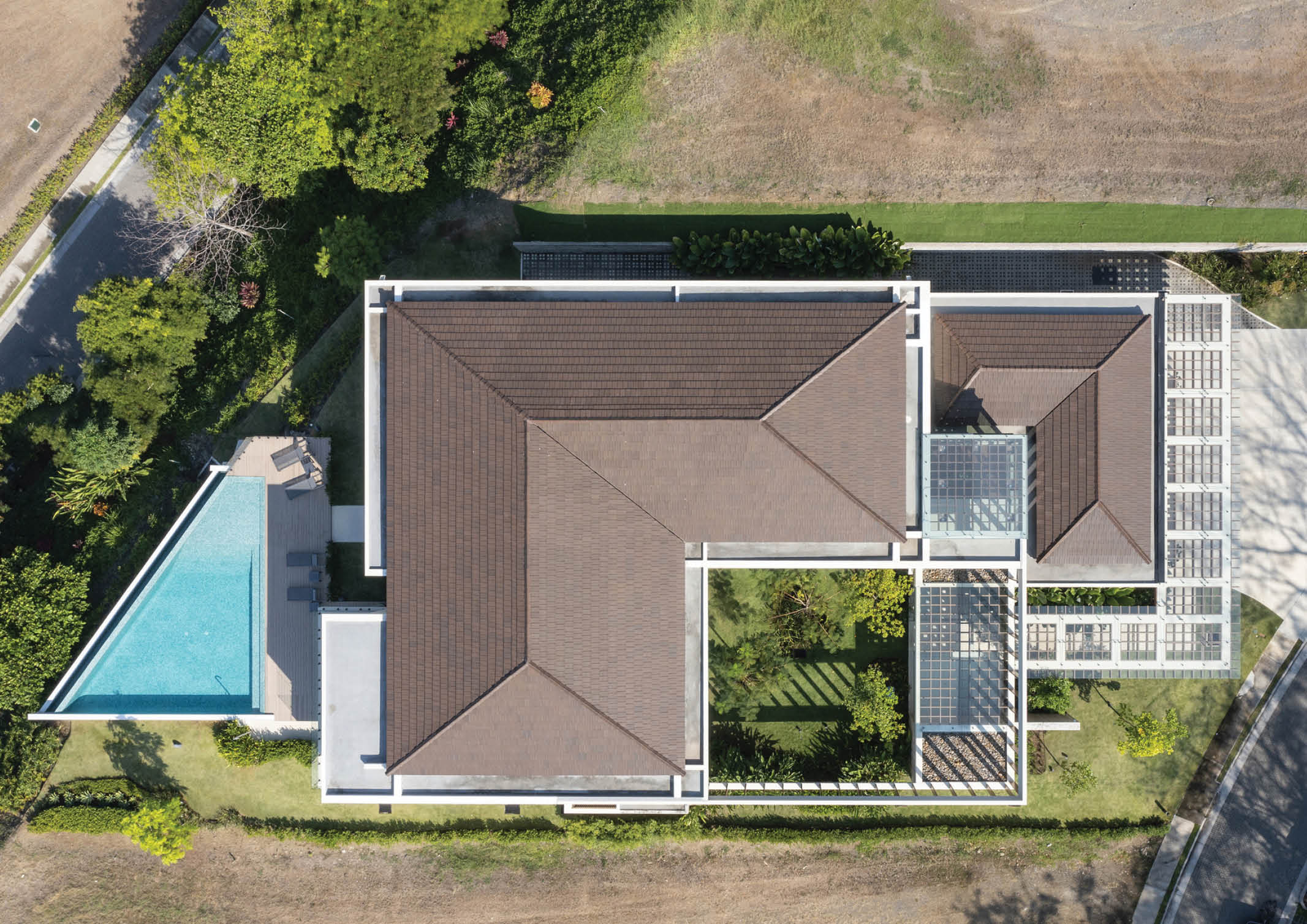 Patio House by Garnier Arquitectos