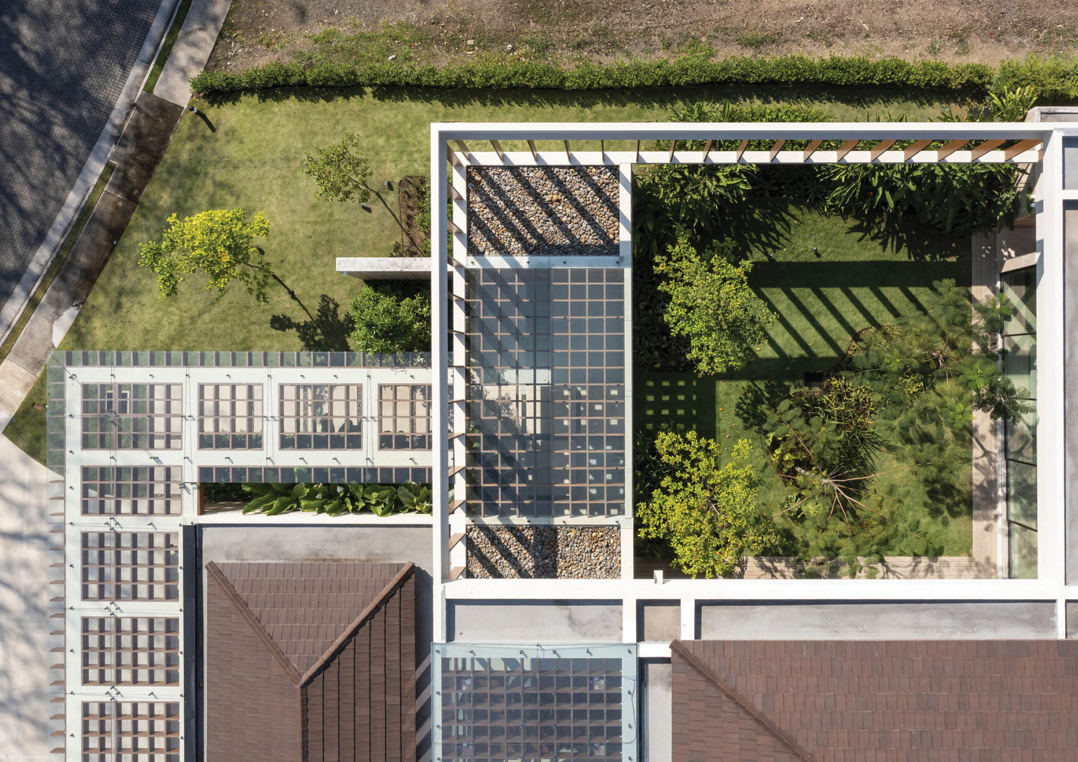 Patio House by Garnier Arquitectos