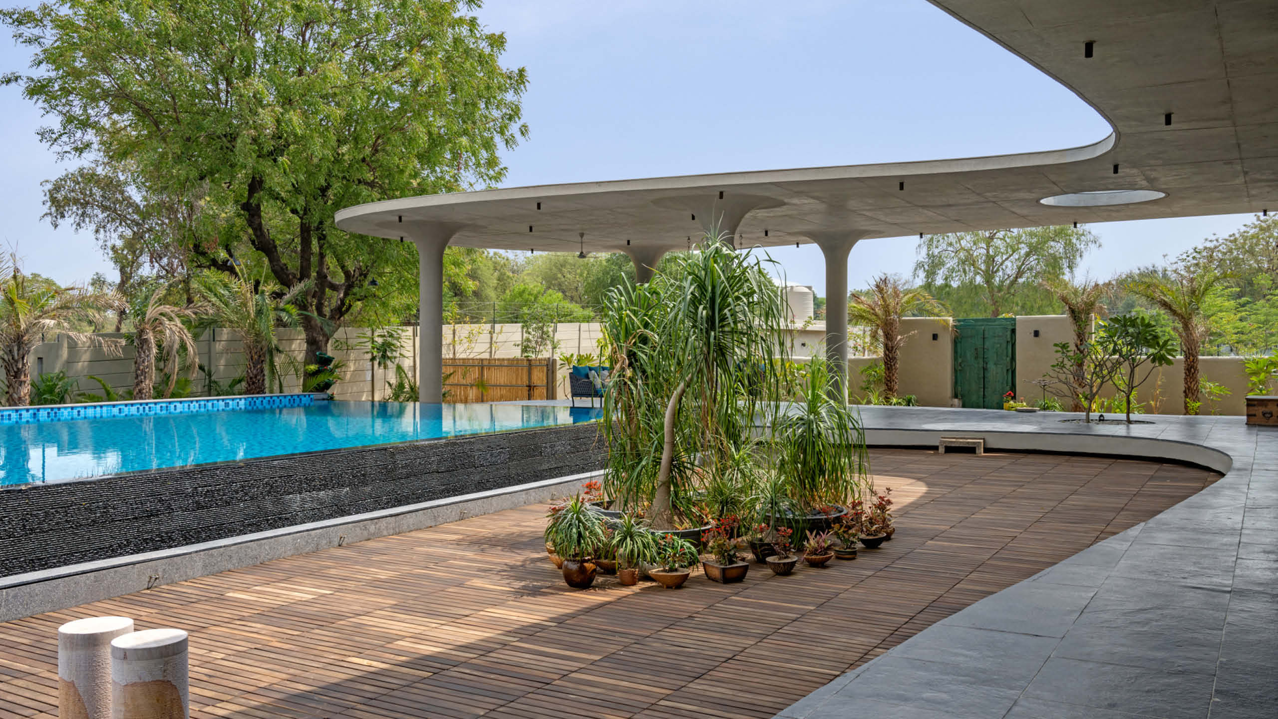 Veranda House Courtyard