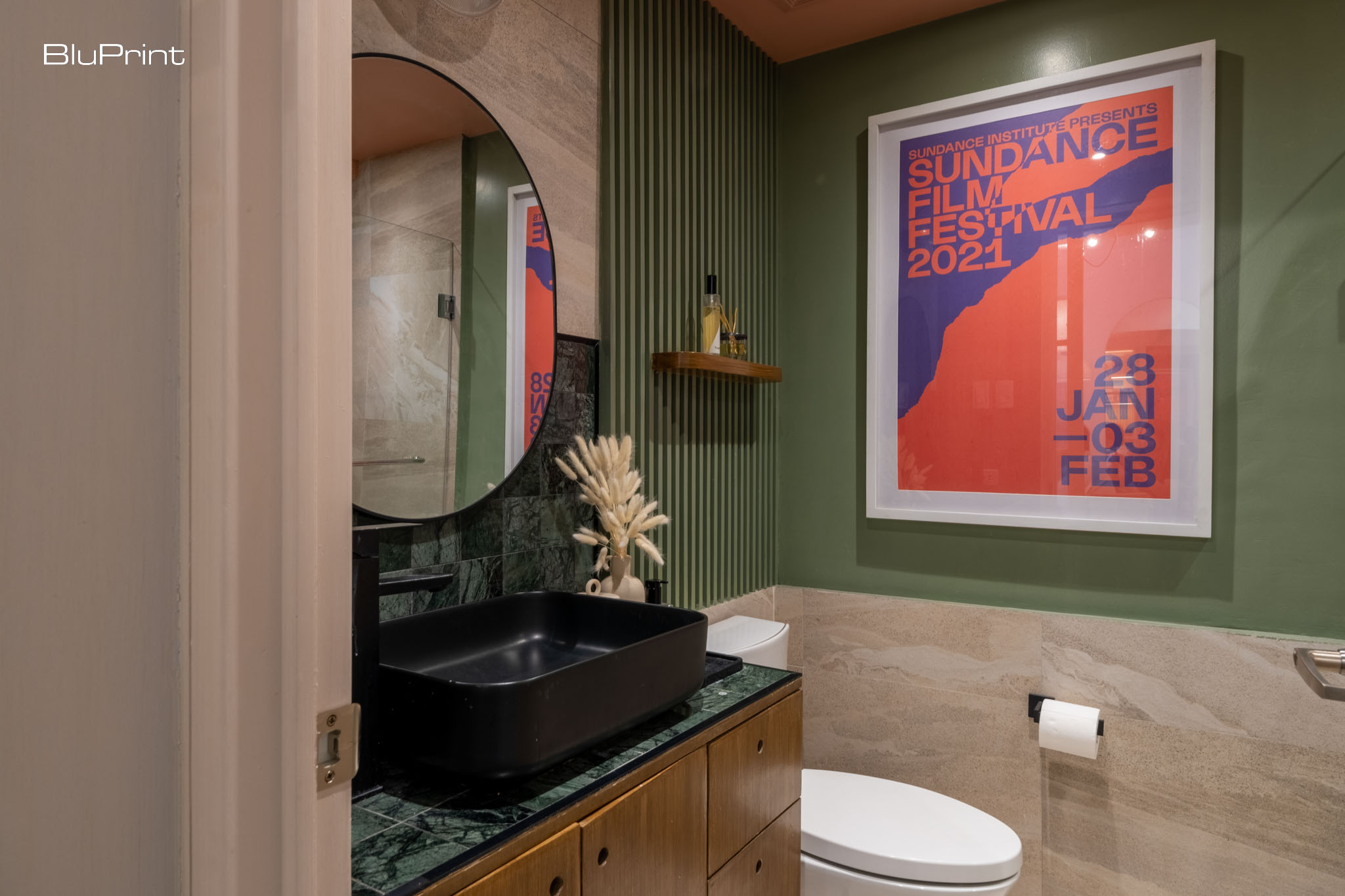 How to Hang Art in Bathrooms? Pros, Cons, and Tips.