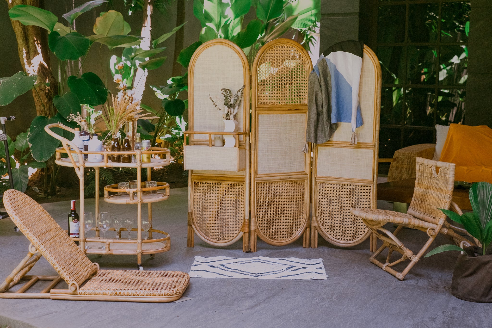 Women-owned home decor shops.