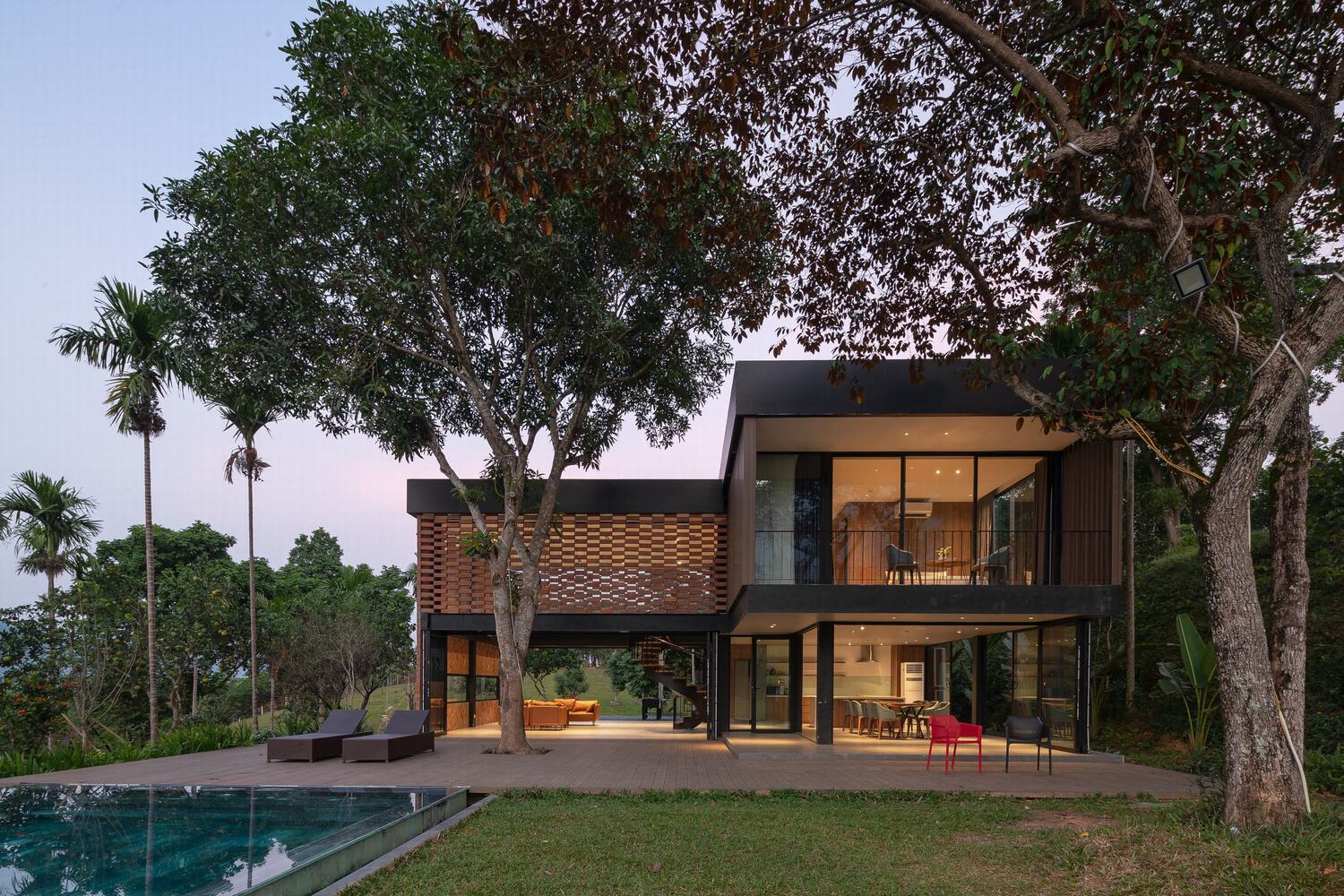 Poolside view of Quin Hill Camp. Photo by Trieu Chien.