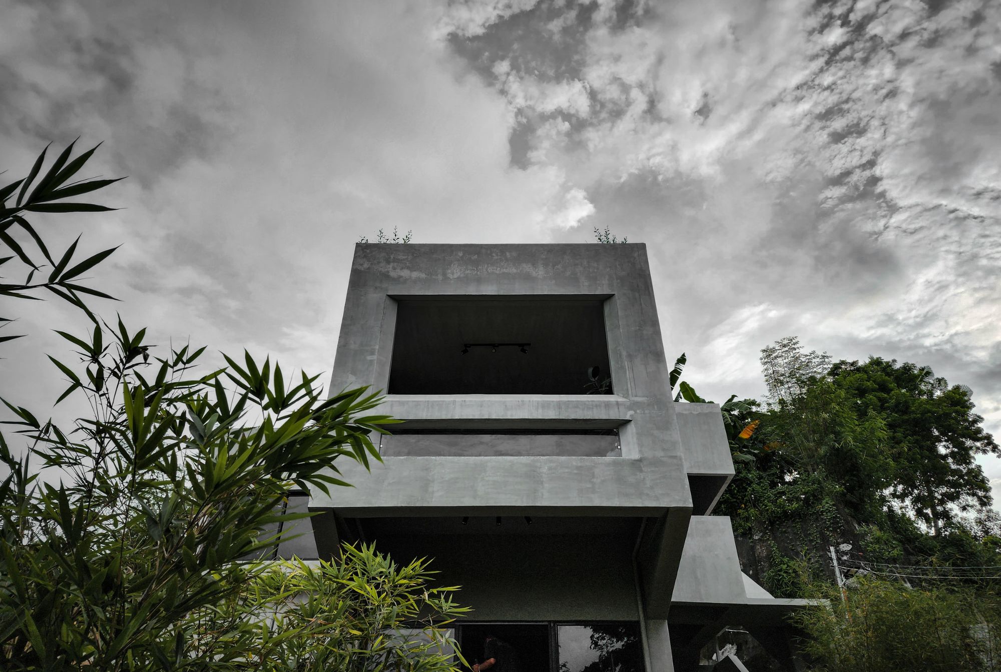 Casa Borbon, a vacation villa in the style of tropical brutalism.