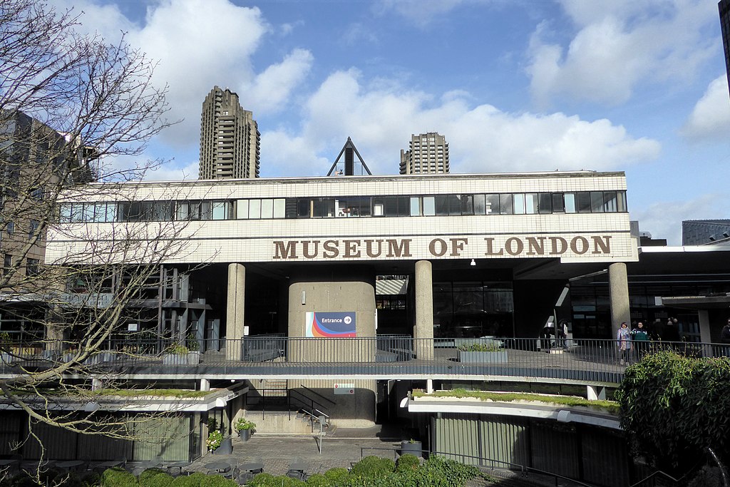 The front view of the Museum of London. Photo by Ethan Doyle White. Source: Wikimedia Commons.