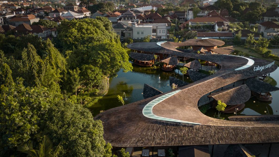 Different perspective of Talaga Sampireun Bali Restaurant. Photo by Indra Wiras.