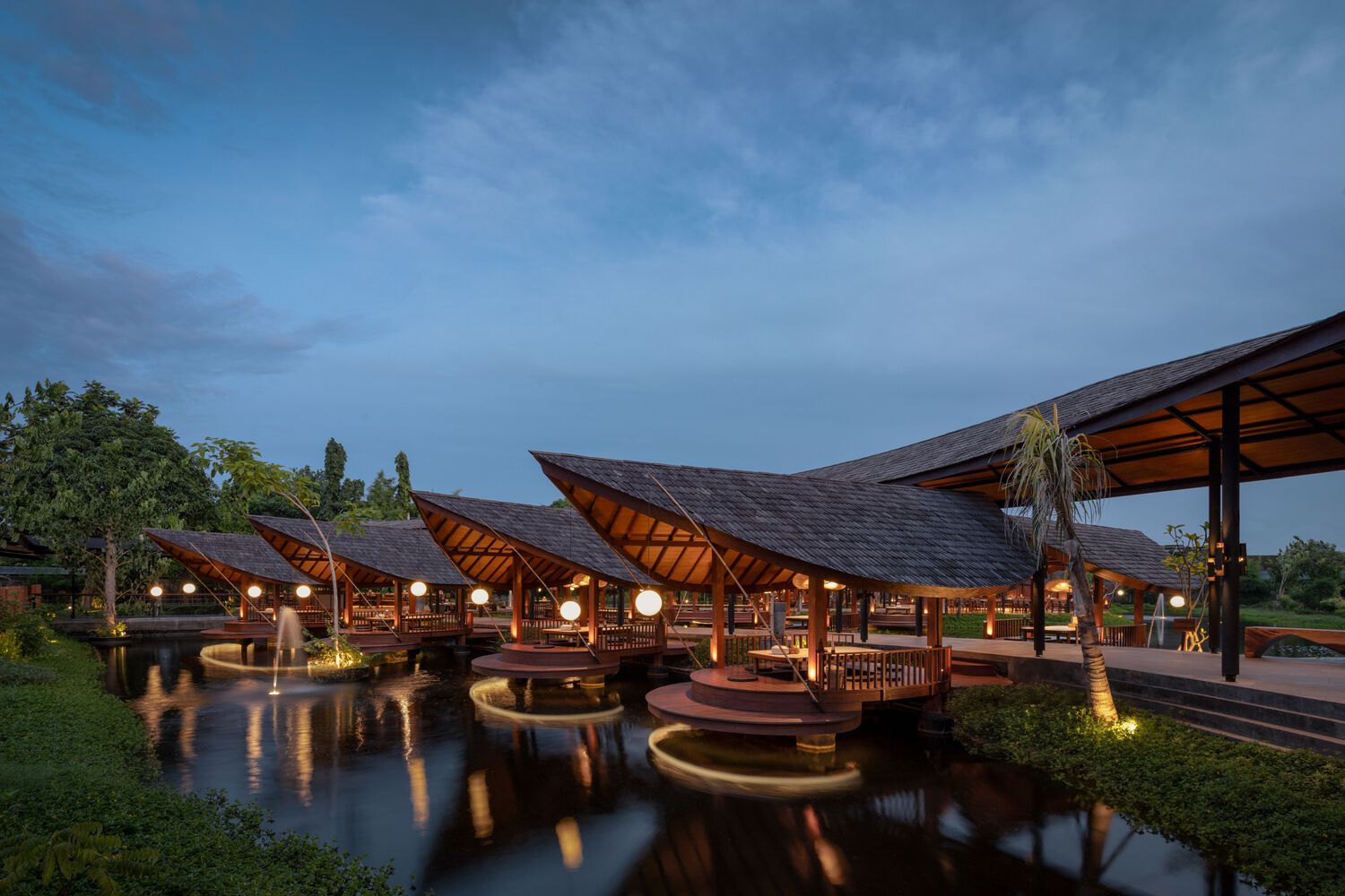 The huts of the restaurant illuminated. Photo by Indra Wiras.