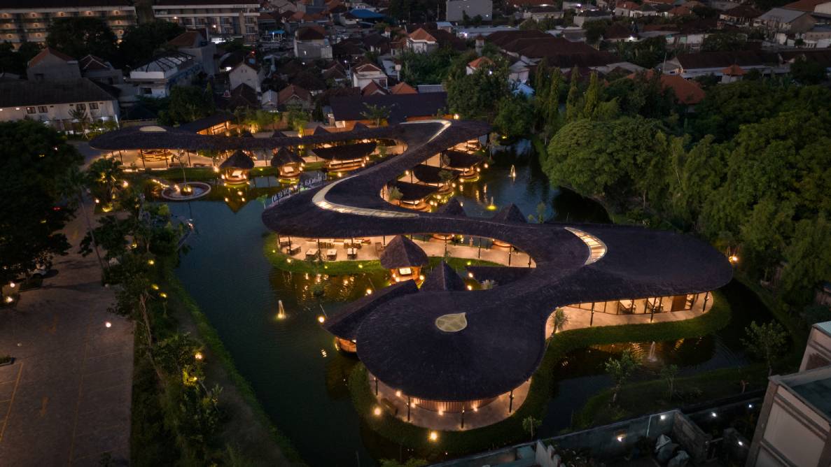 Talaga Sampireun Bali Restaurant at night. Photo by Indra Wiras.