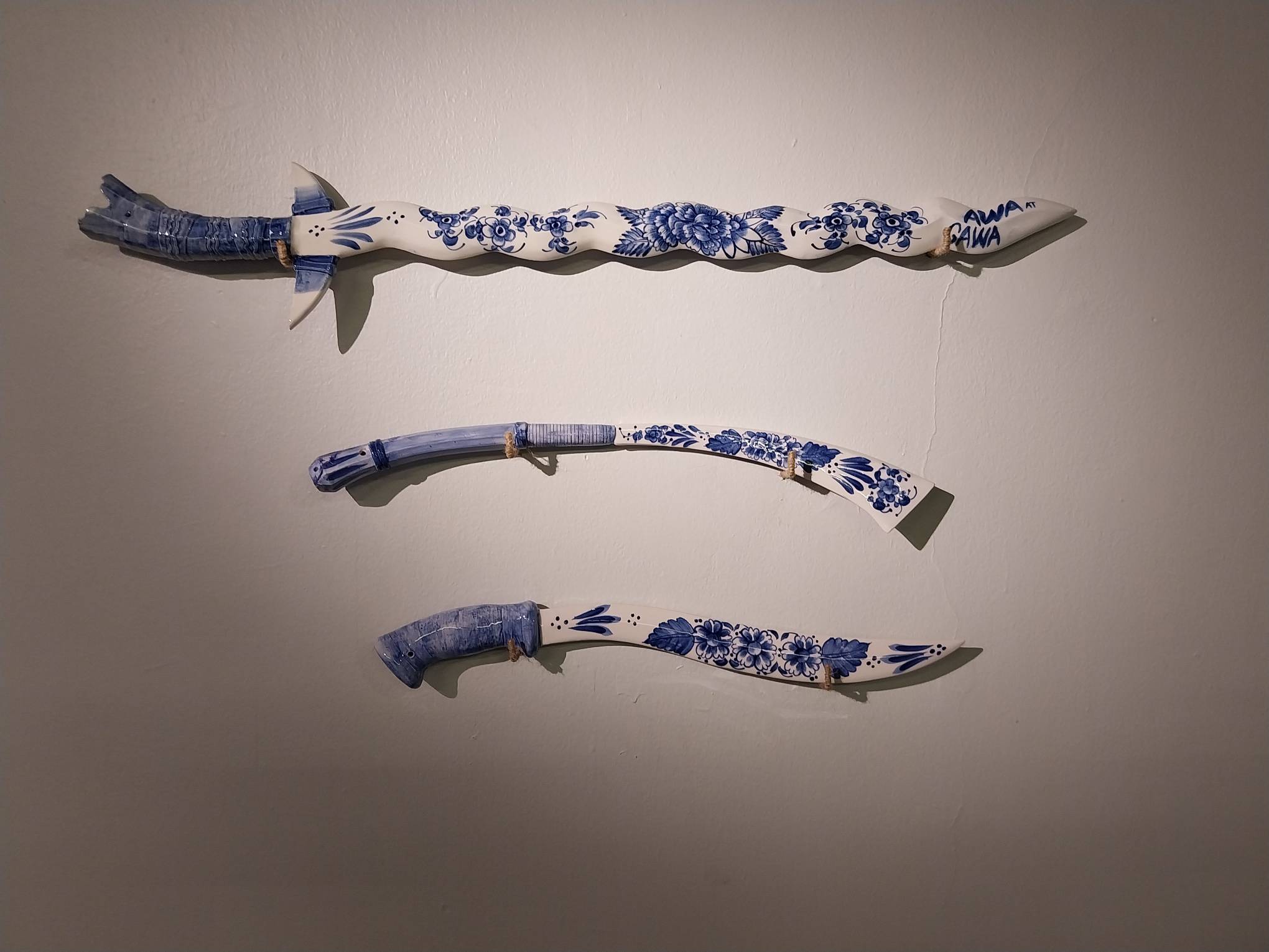 One of the "Sandata" group of works, containing an itak, kris, and panabas. Made by Archie Geotina. Photo by Elle Yap.