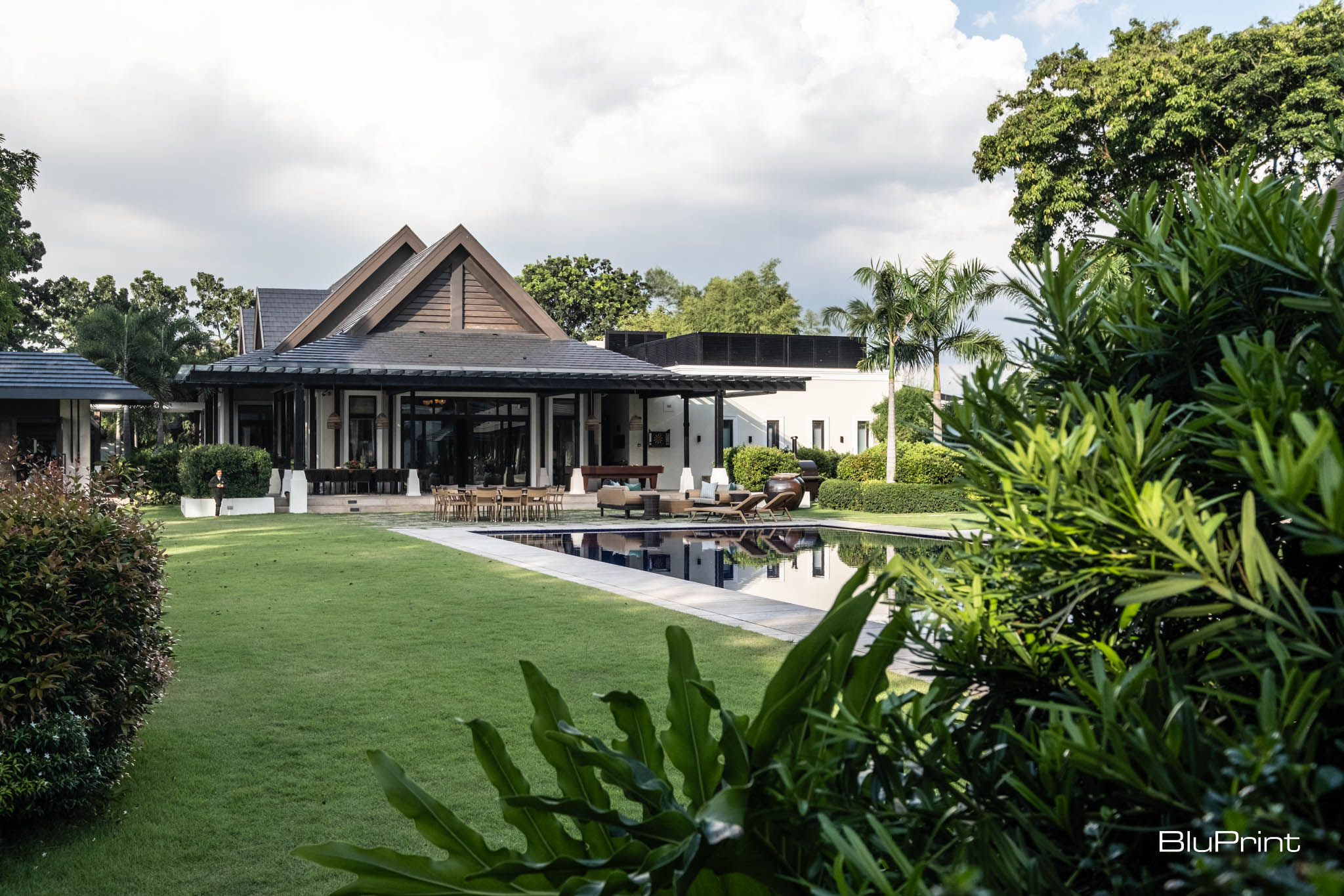 View of the main house, garden, and swimming pool at Bahay Pangulo.