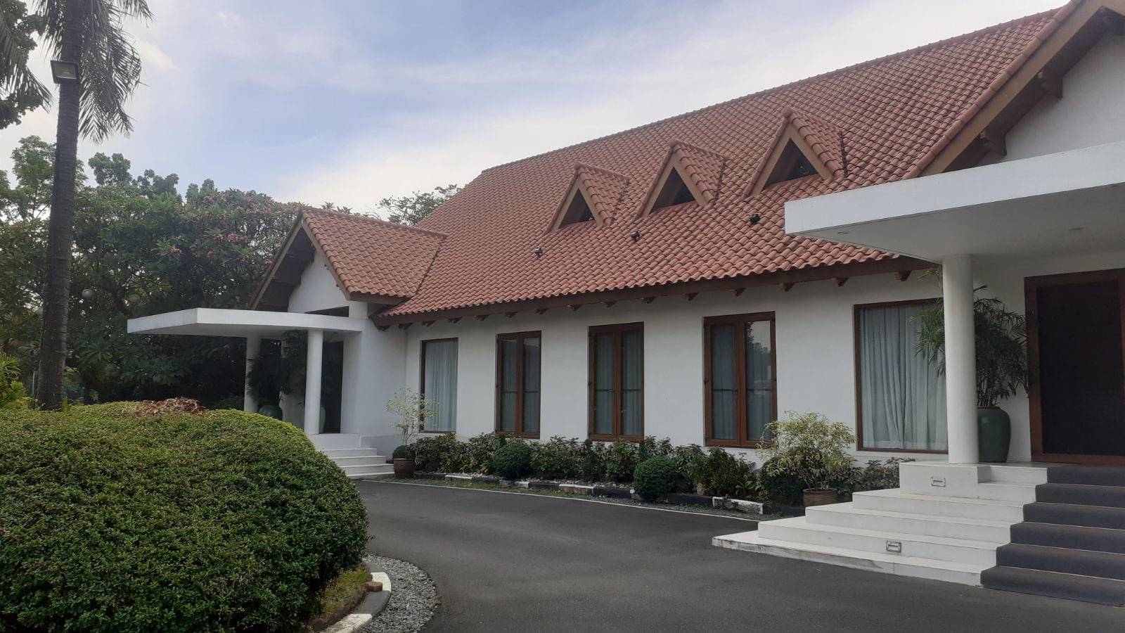 The presidential residence before the renovation.