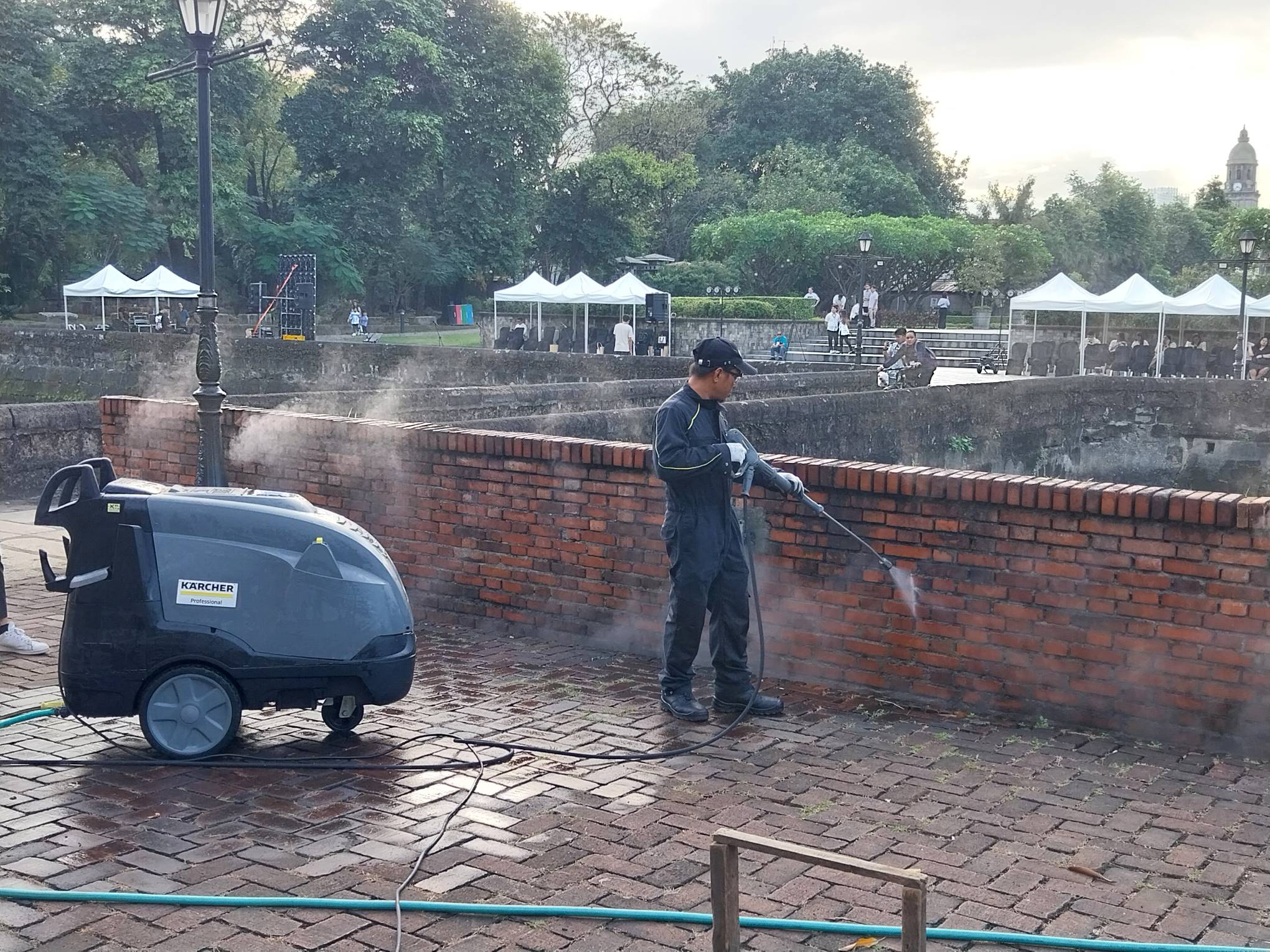 A member of Kärcher's team cleaning up one of the walls in Fort Santiago.