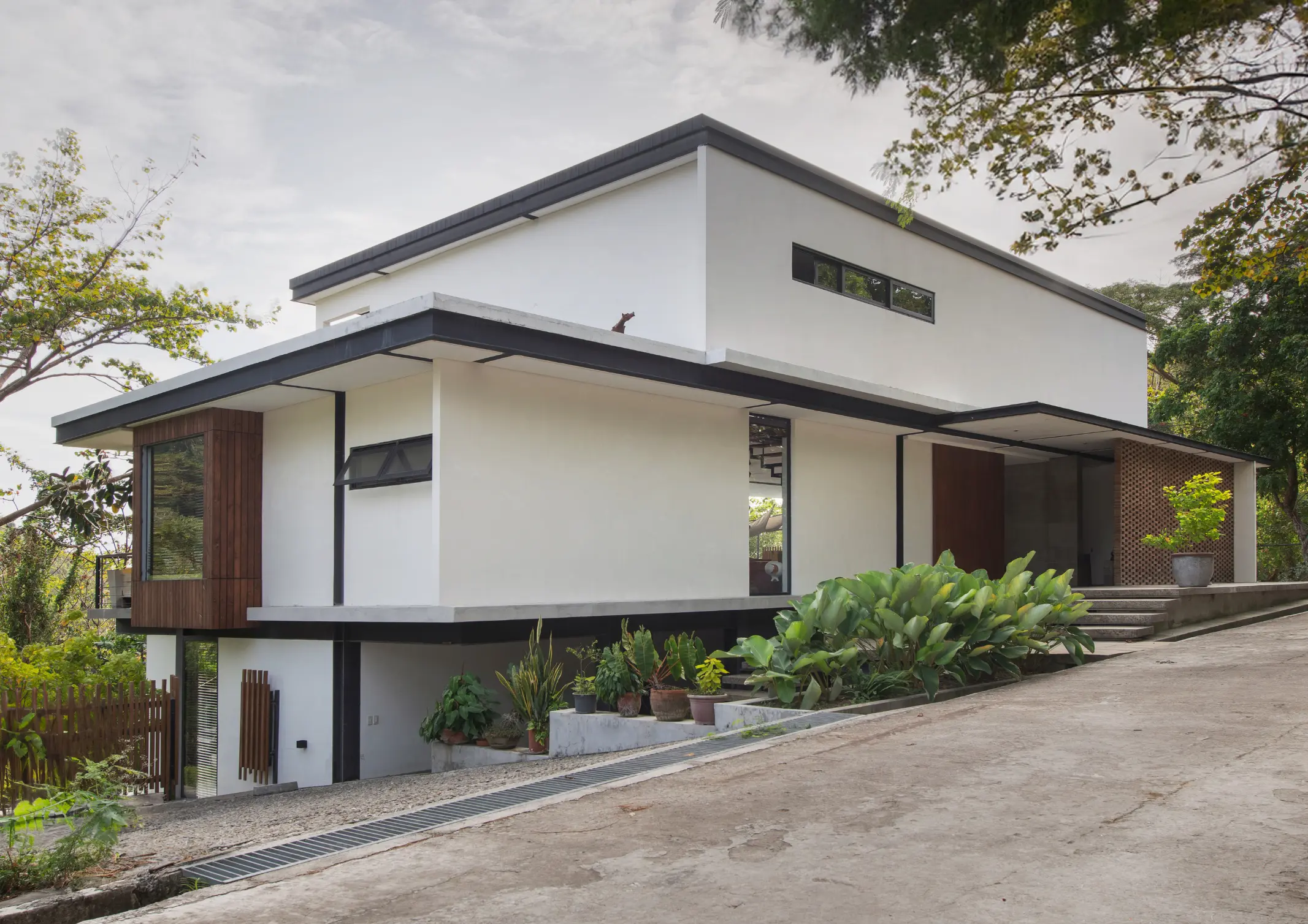 Façade of the T-House