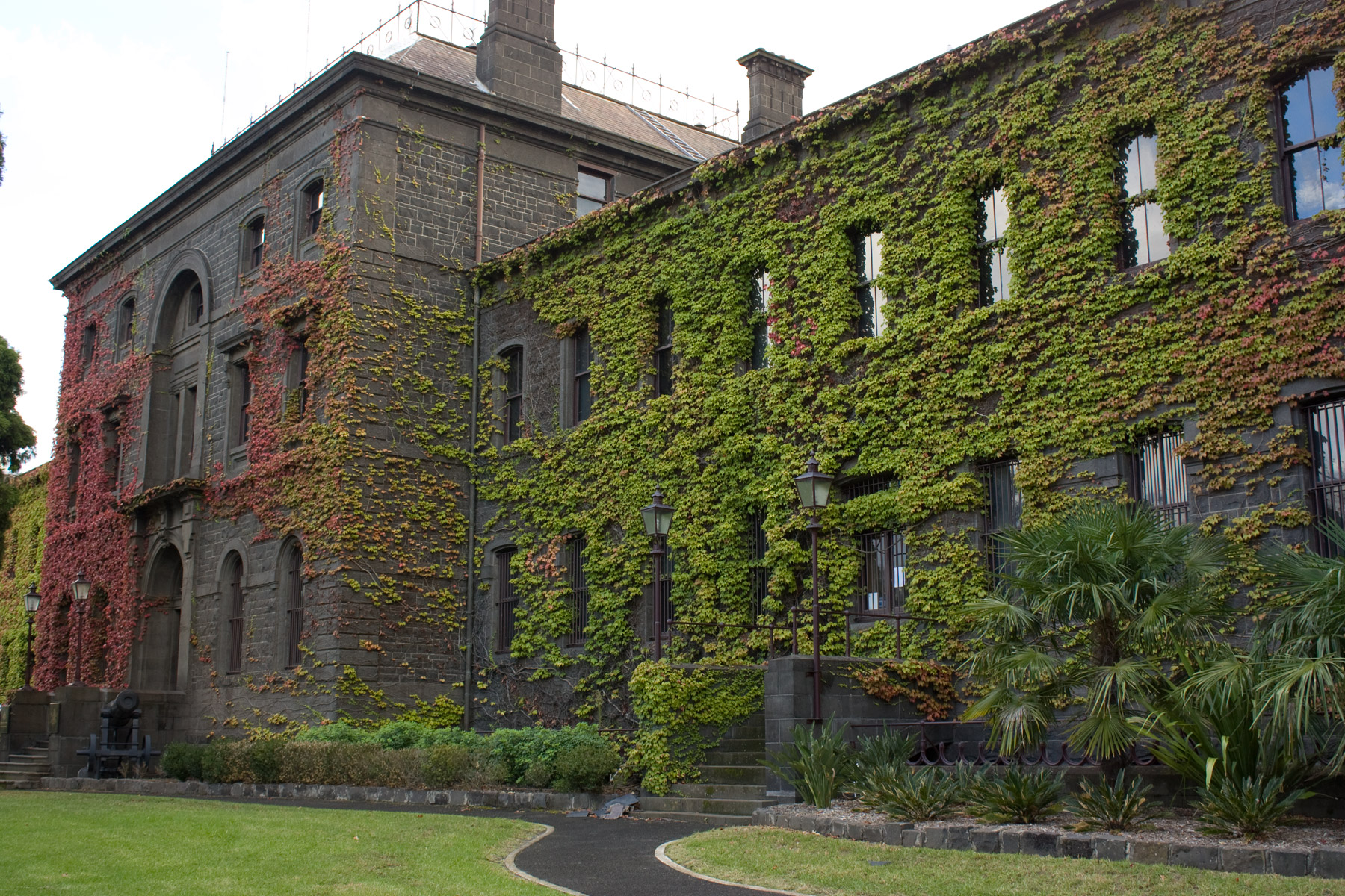 Vic-Barracks1