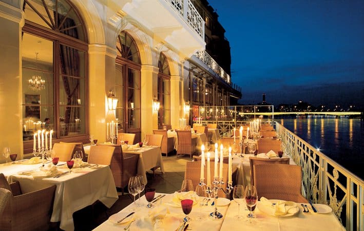 030_hotel_les_trois_rois_cheval_blanc_aus_dem_band_cusineetoilee_lindemannsbibliothek