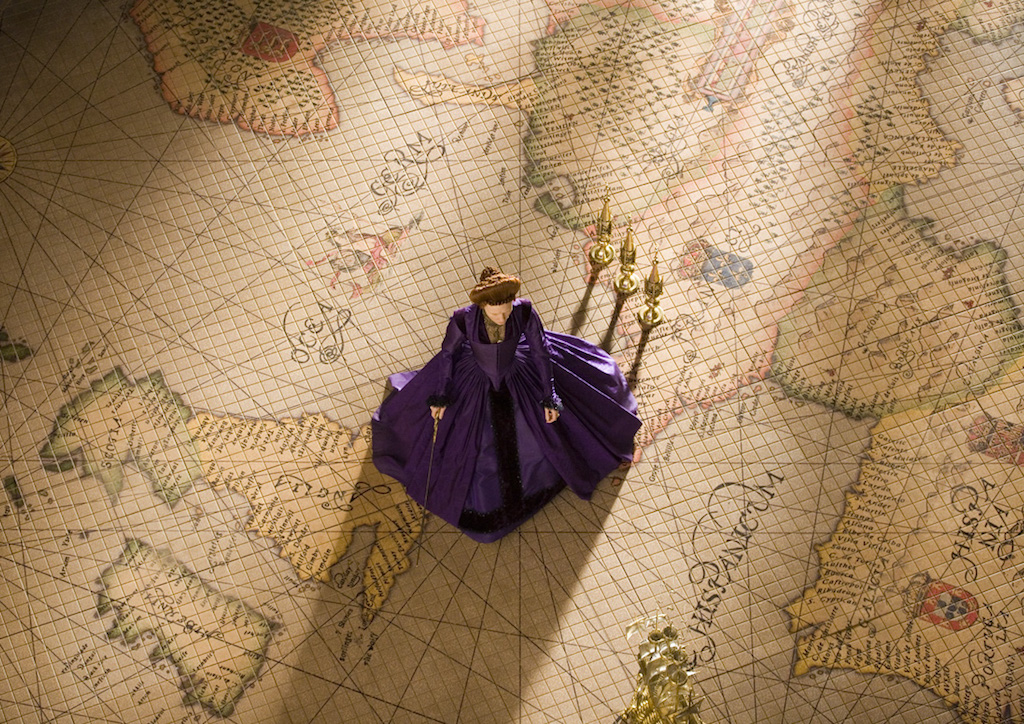 Blanchett reprises her Oscar-nominated role in the historical sequel, Elizabeth: The Golden Age (2007)