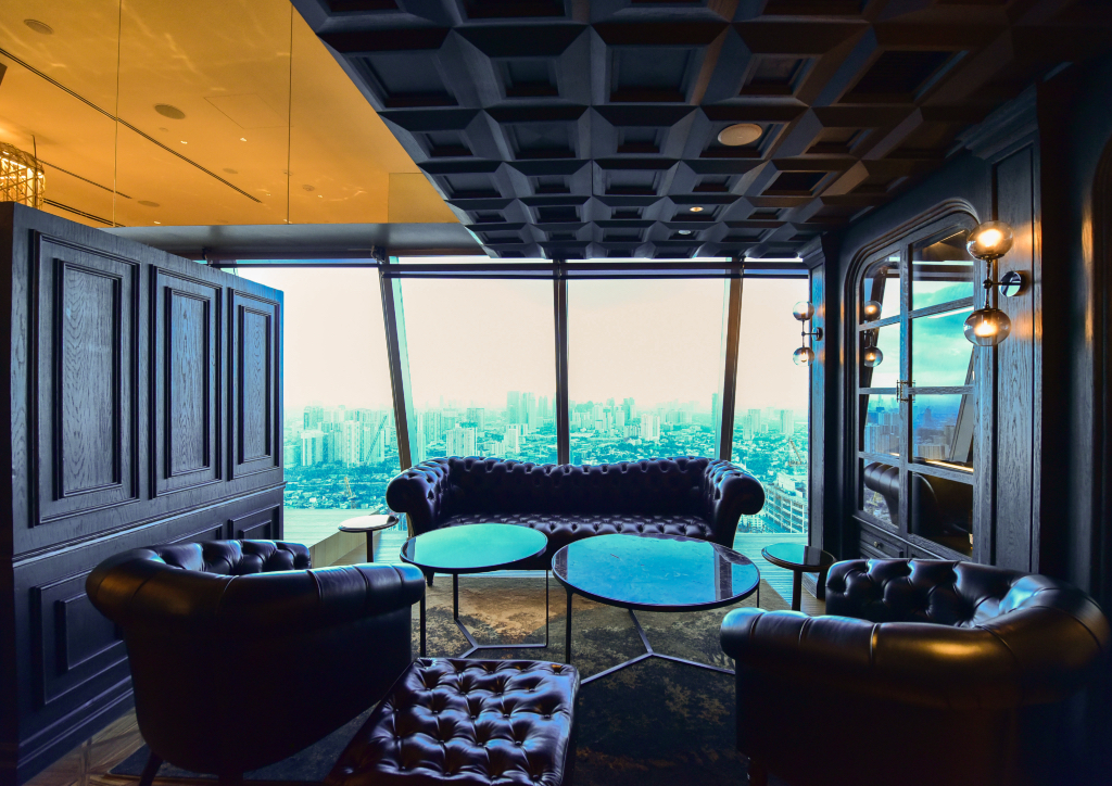 The first Whiskey Bar is inspired by the traditional, decorated with dark woods and leather armchairs