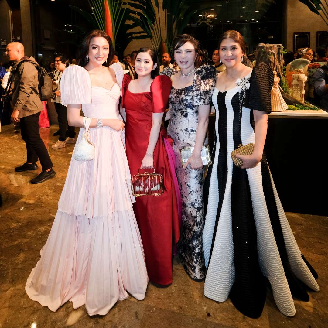 Che Uy, Department of Tourism Secretary Berna Romulo-Puyat, Dr. Vicki Belo, and Mons Romulo