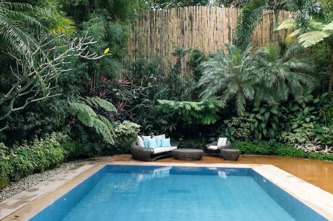 Outdoor lounge set by Kenneth Cobunpue