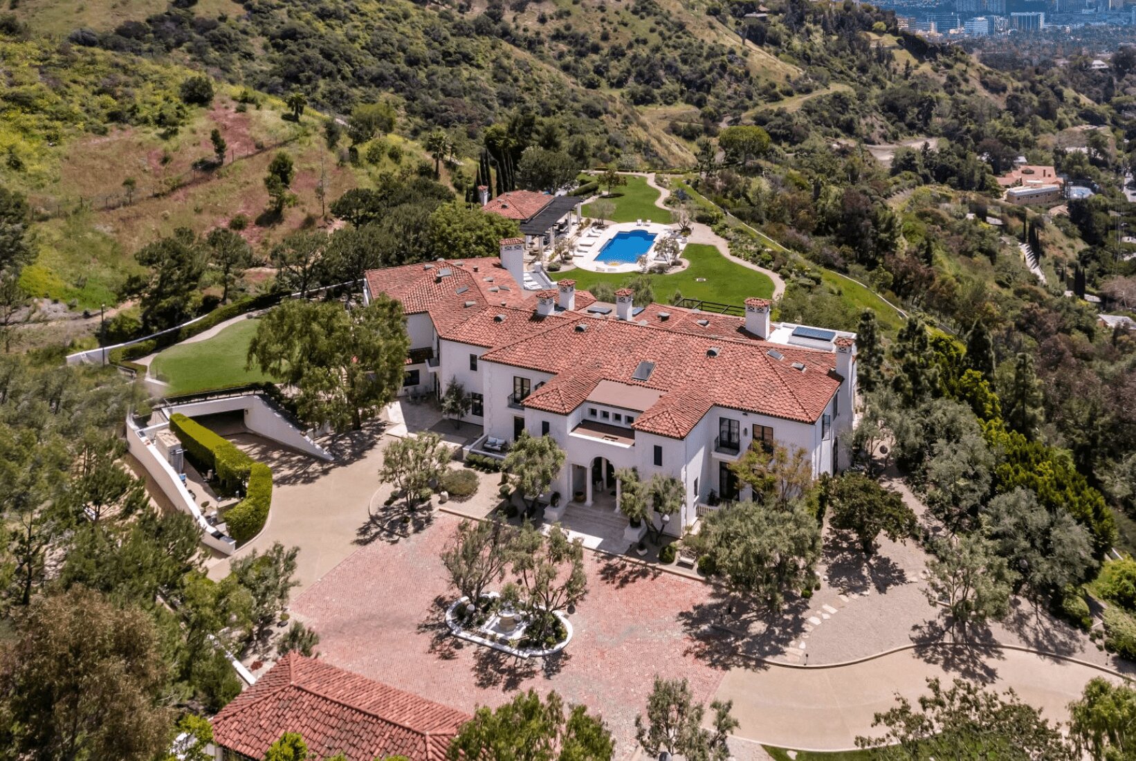 Drake selling beverly hills manshion