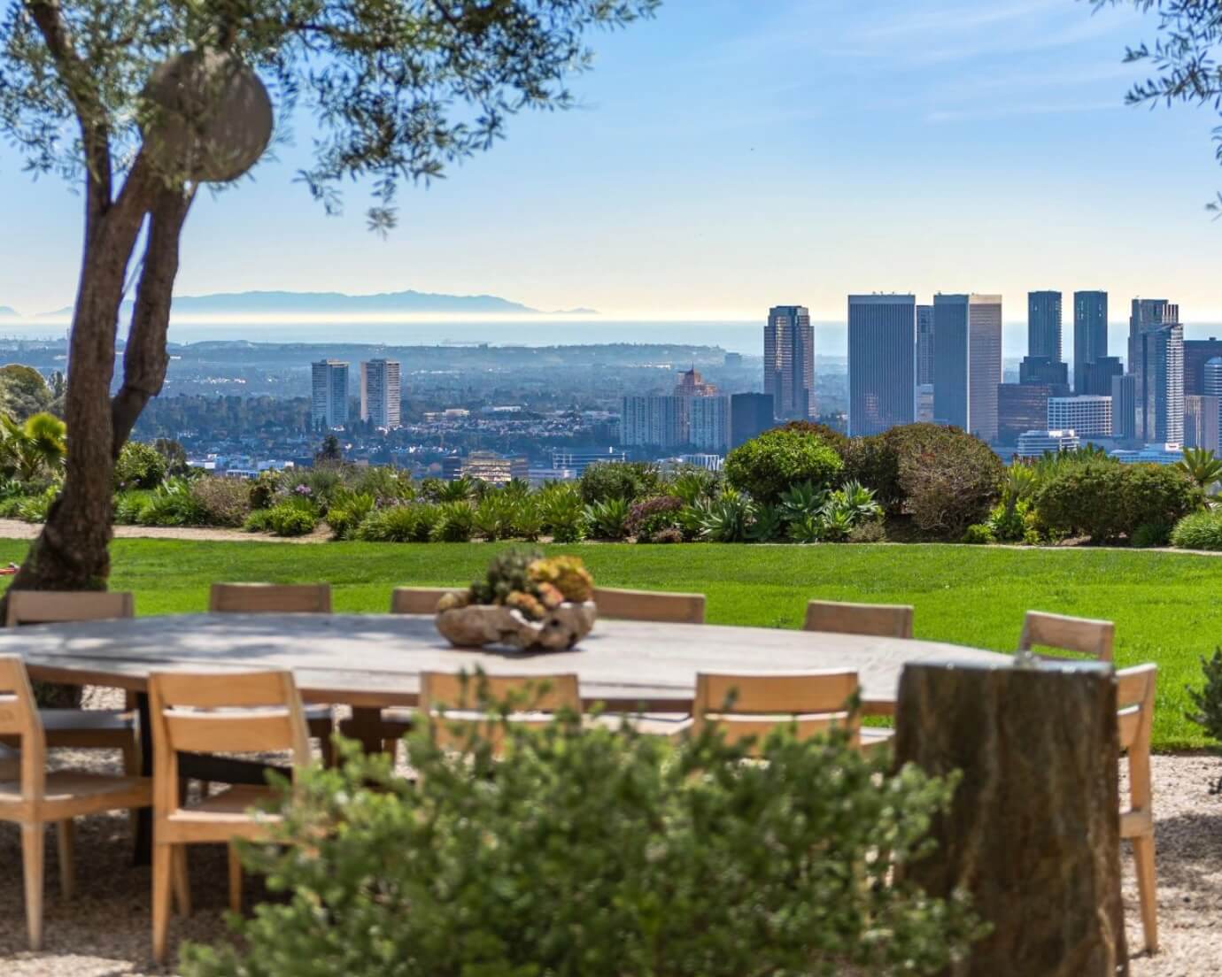 Drake selling beverly hills manshion