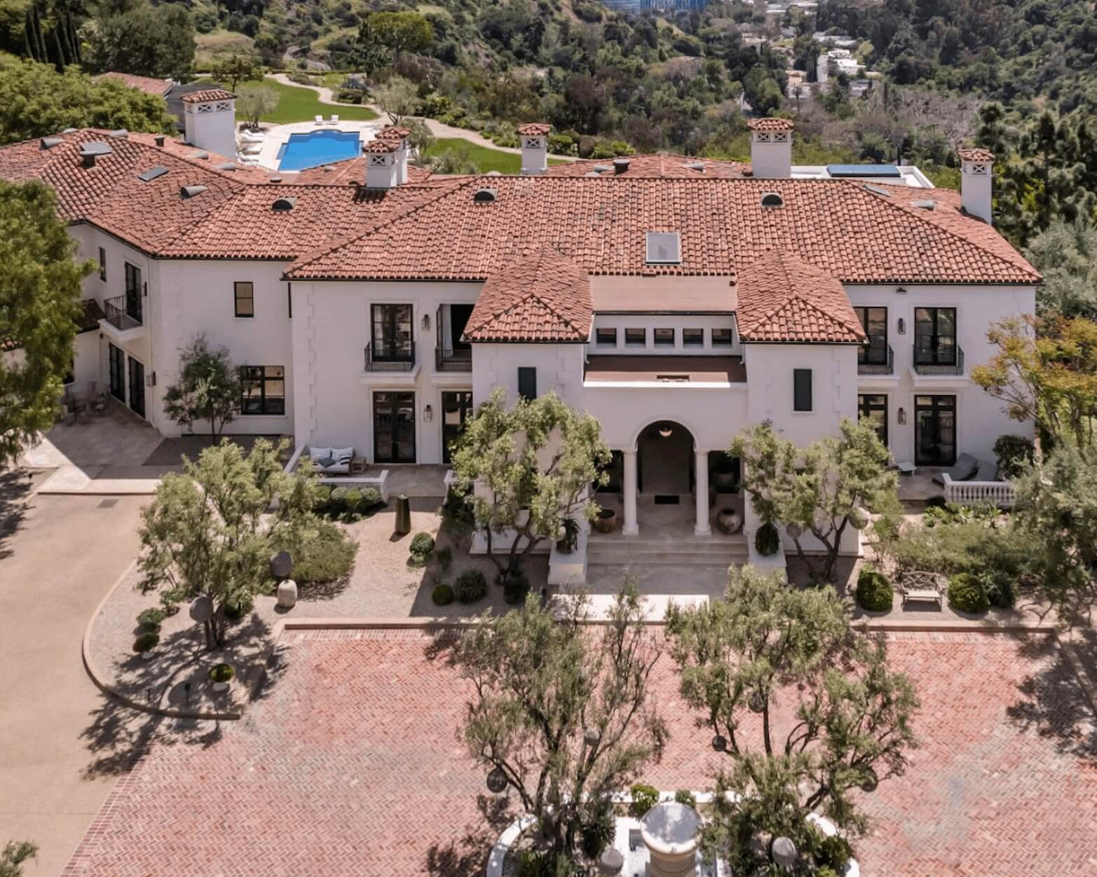 Drake selling beverly hills manshion