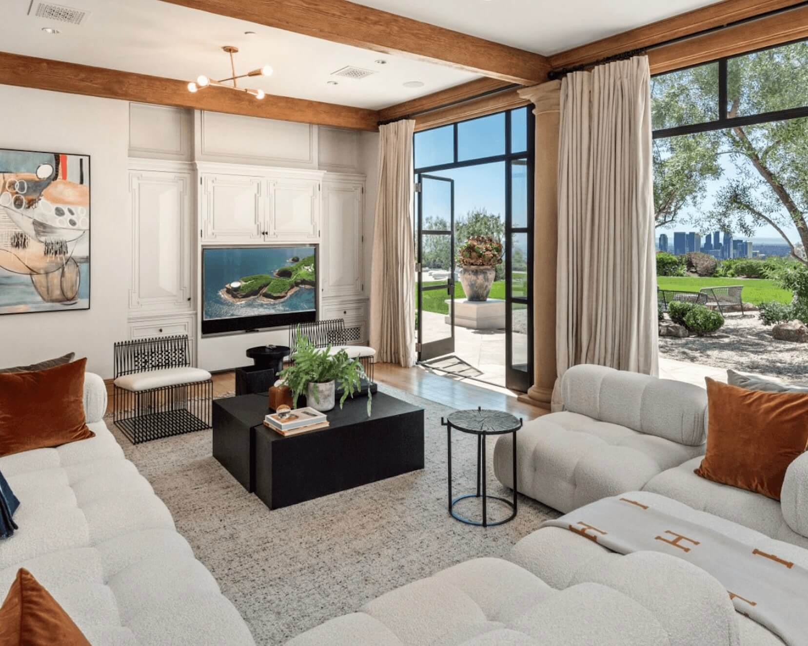 Drake selling beverly hills manshion