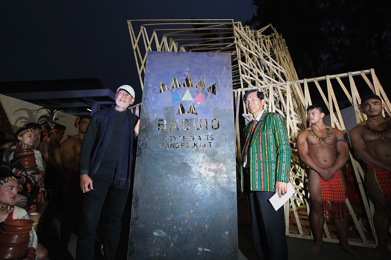 National Artist Benedicto Cabrera (L) with Baguio City Mayor Mauricio Domogan (R) at the city's logo unveiling in 2018