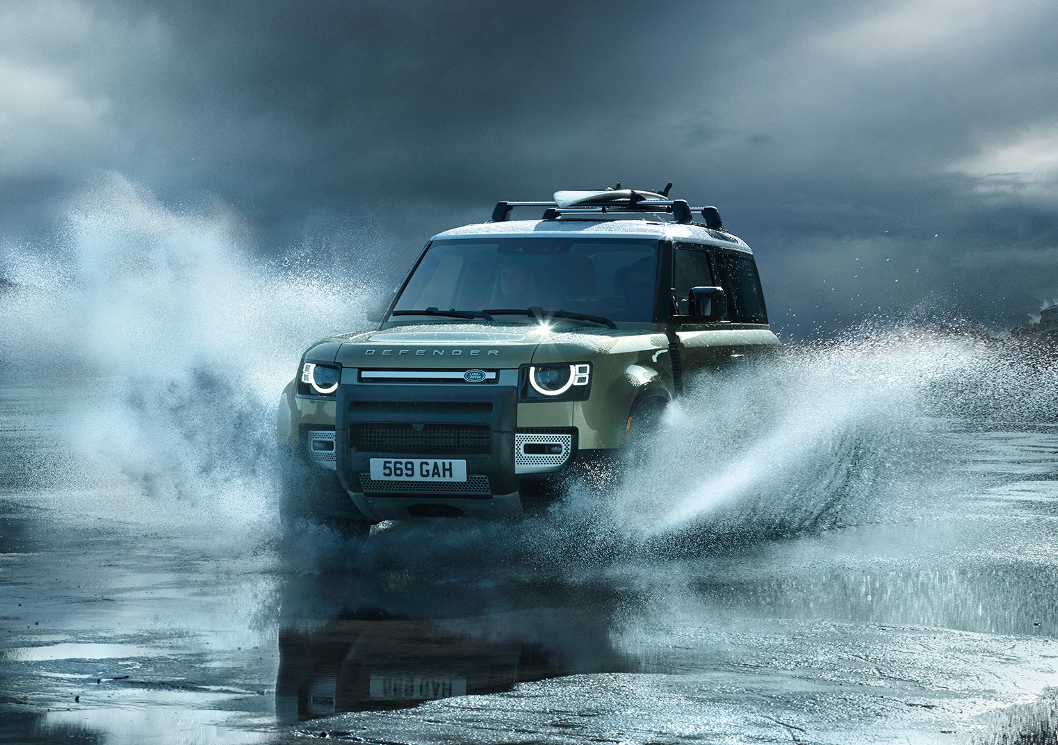 Land Rover Defenders 