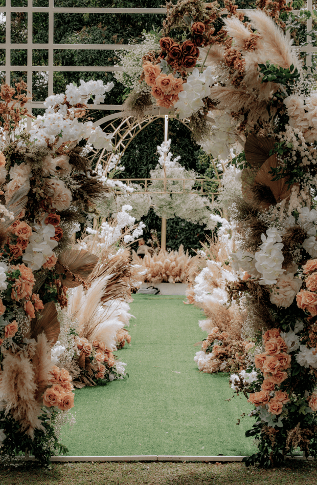 More of Gaddi's arrangements that artfully combine dried and fresh blooms