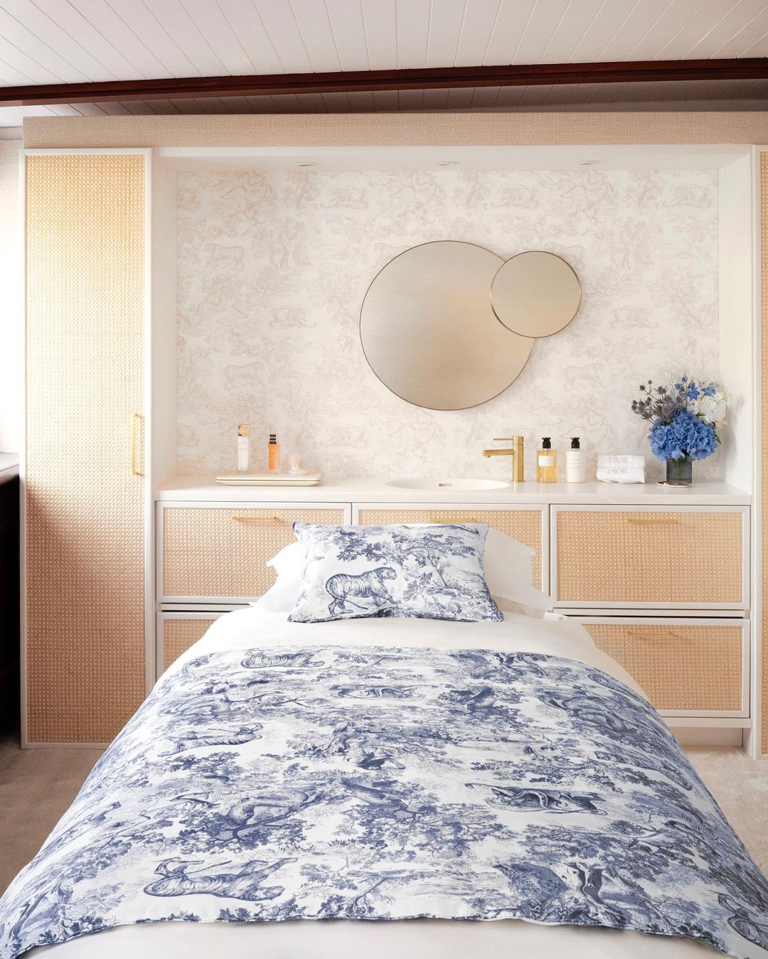 Inside the Dior cabin/Photo via Instagram @diorbeauty