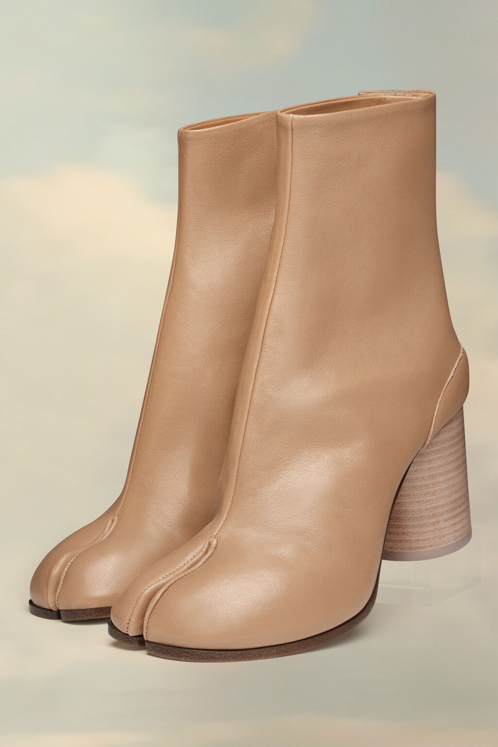 Tabi ankle boots in nude