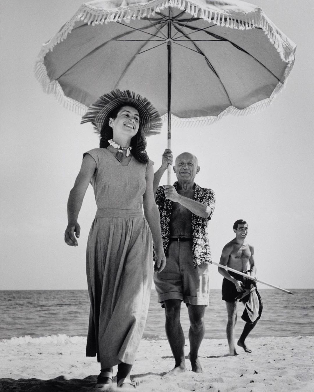 A young Gilot and Picasso in the beach